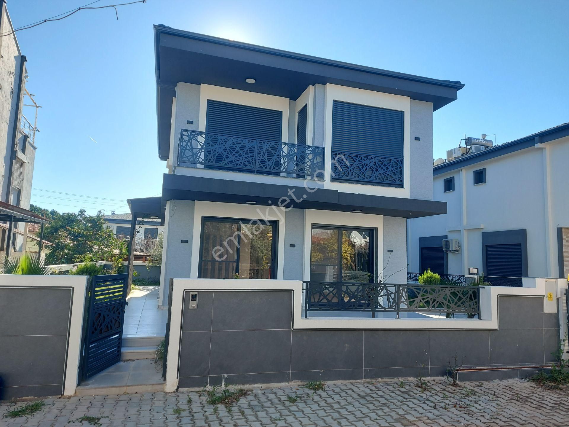 Plaja 50 Metre Mesafede 4+1 Tam Müstakil Satılık Villa - Görsel 34