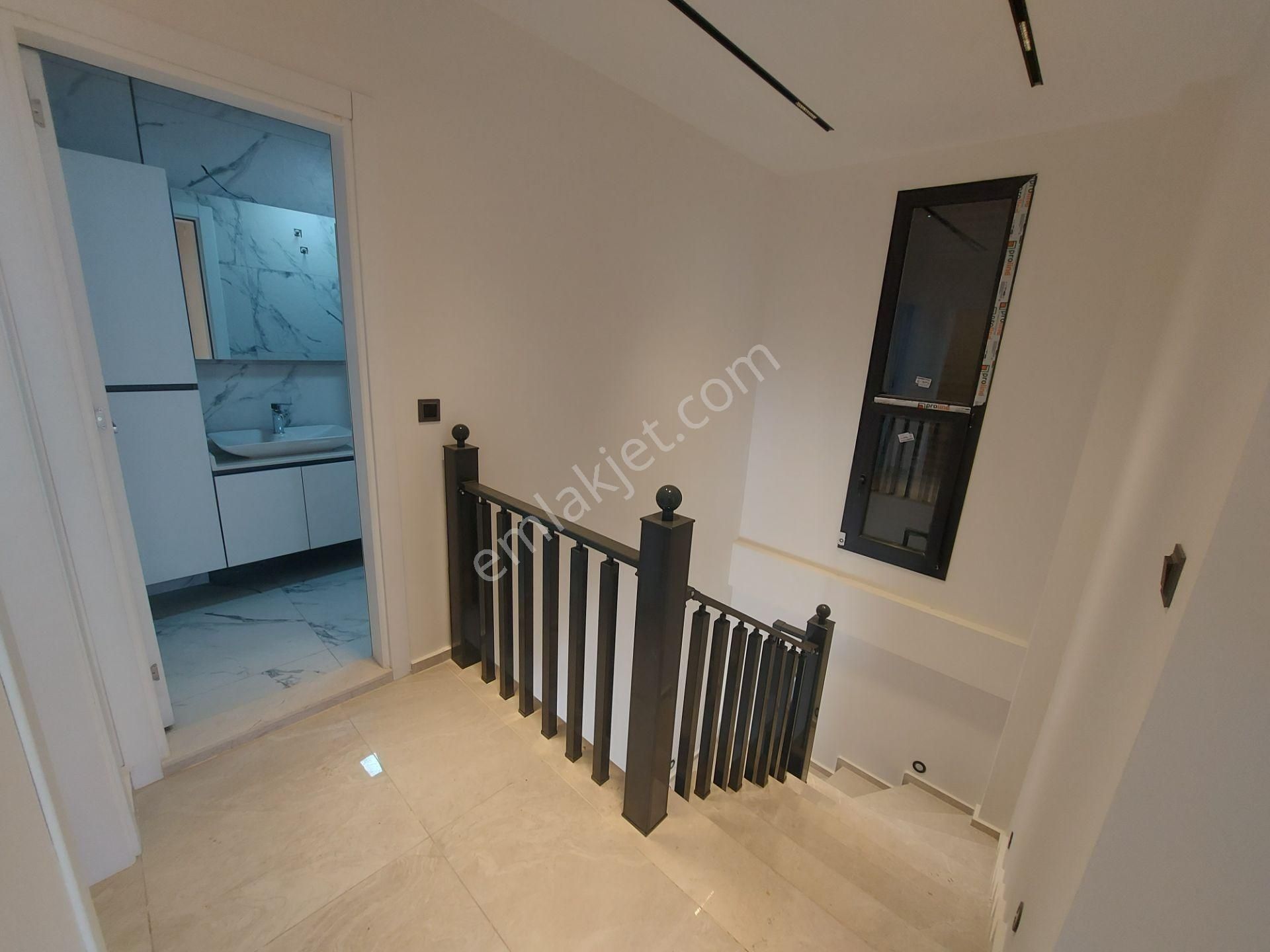 Plaja 50 Metre Mesafede 4+1 Tam Müstakil Satılık Villa - Görsel 27