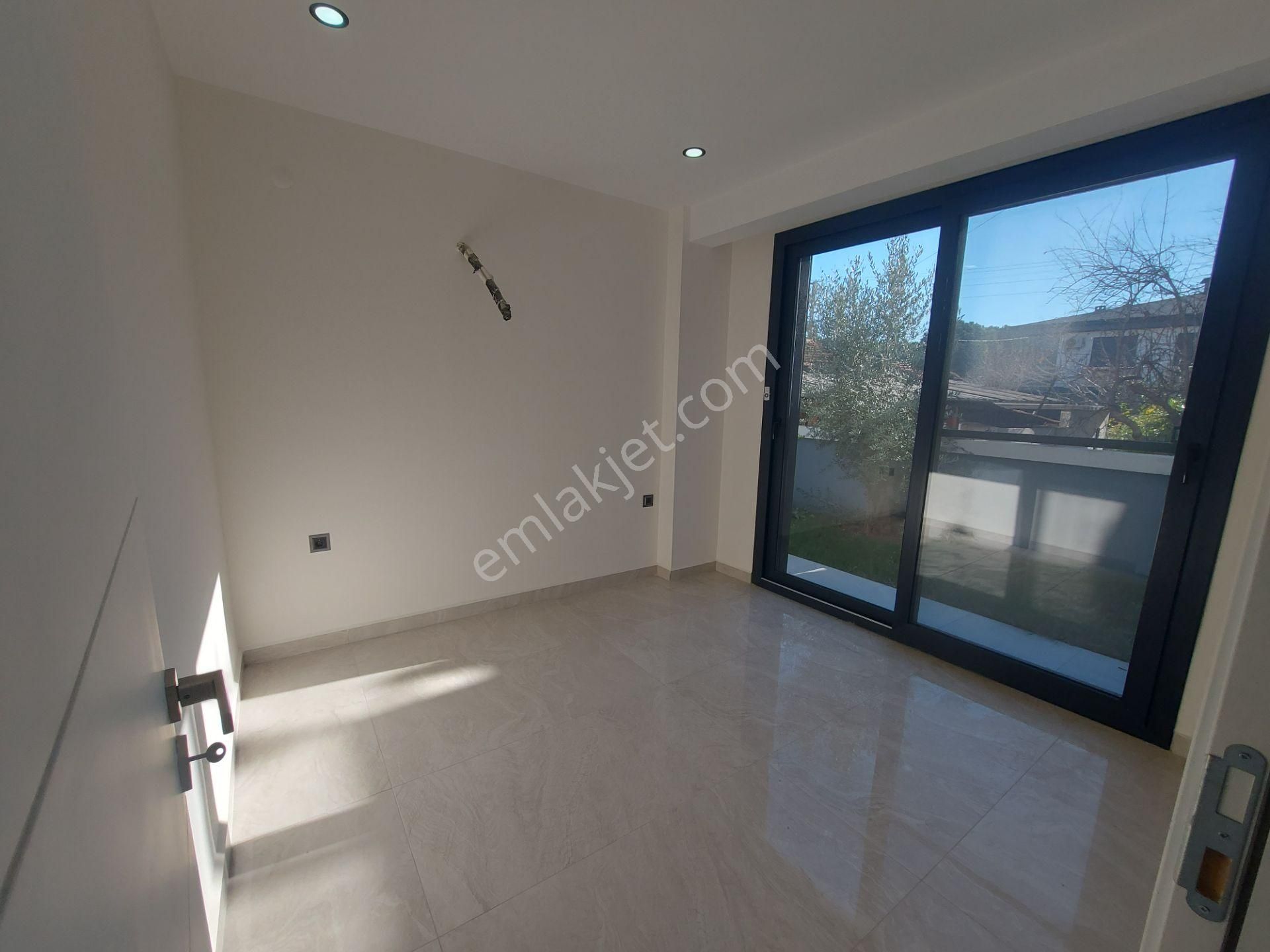 Plaja 50 Metre Mesafede 4+1 Tam Müstakil Satılık Villa - Görsel 11