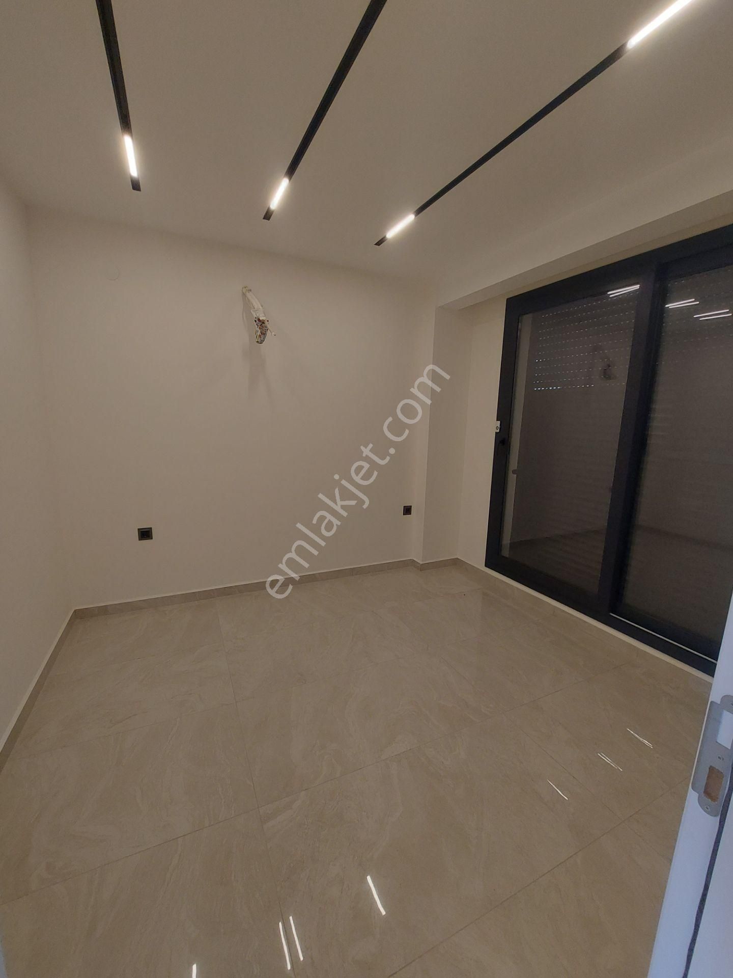 Plaja 50 Metre Mesafede 4+1 Tam Müstakil Satılık Villa - Görsel 16