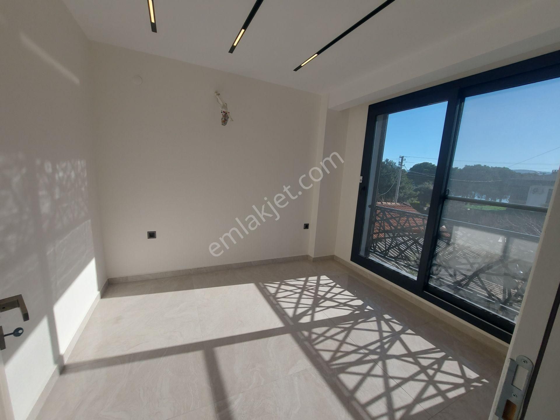 Plaja 50 Metre Mesafede 4+1 Tam Müstakil Satılık Villa - Görsel 14