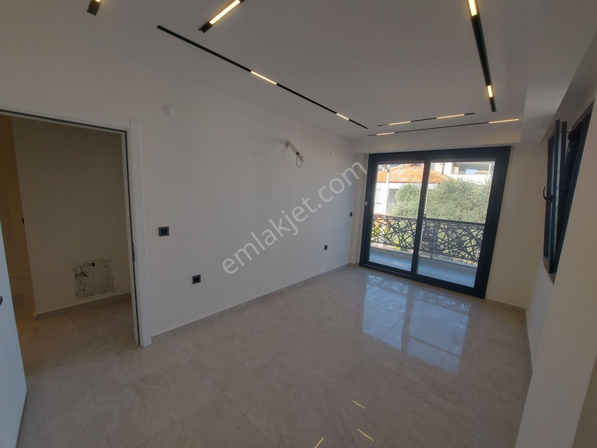 Plaja 50 Metre Mesafede 4+1 Tam Müstakil Satılık Villa - Görsel 22