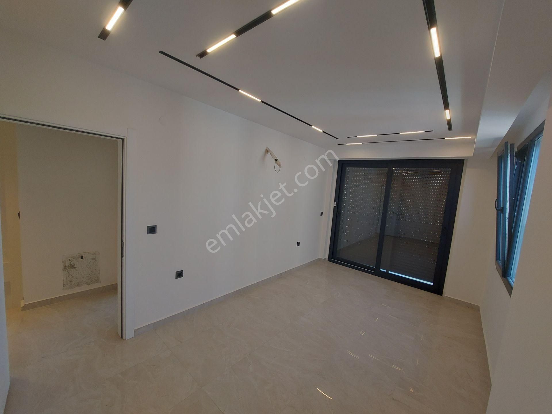 Plaja 50 Metre Mesafede 4+1 Tam Müstakil Satılık Villa - Görsel 26