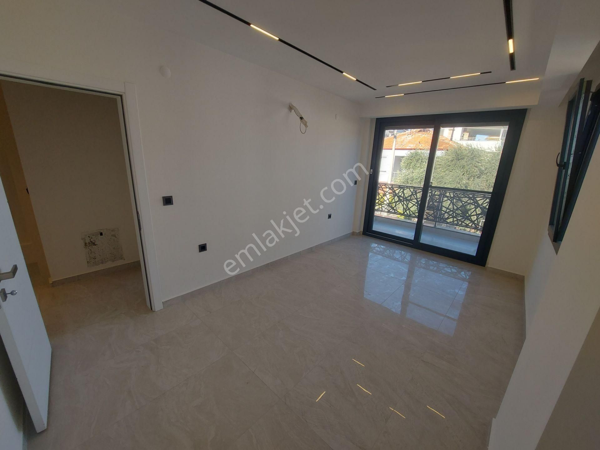 Plaja 50 Metre Mesafede 4+1 Tam Müstakil Satılık Villa - Görsel 21