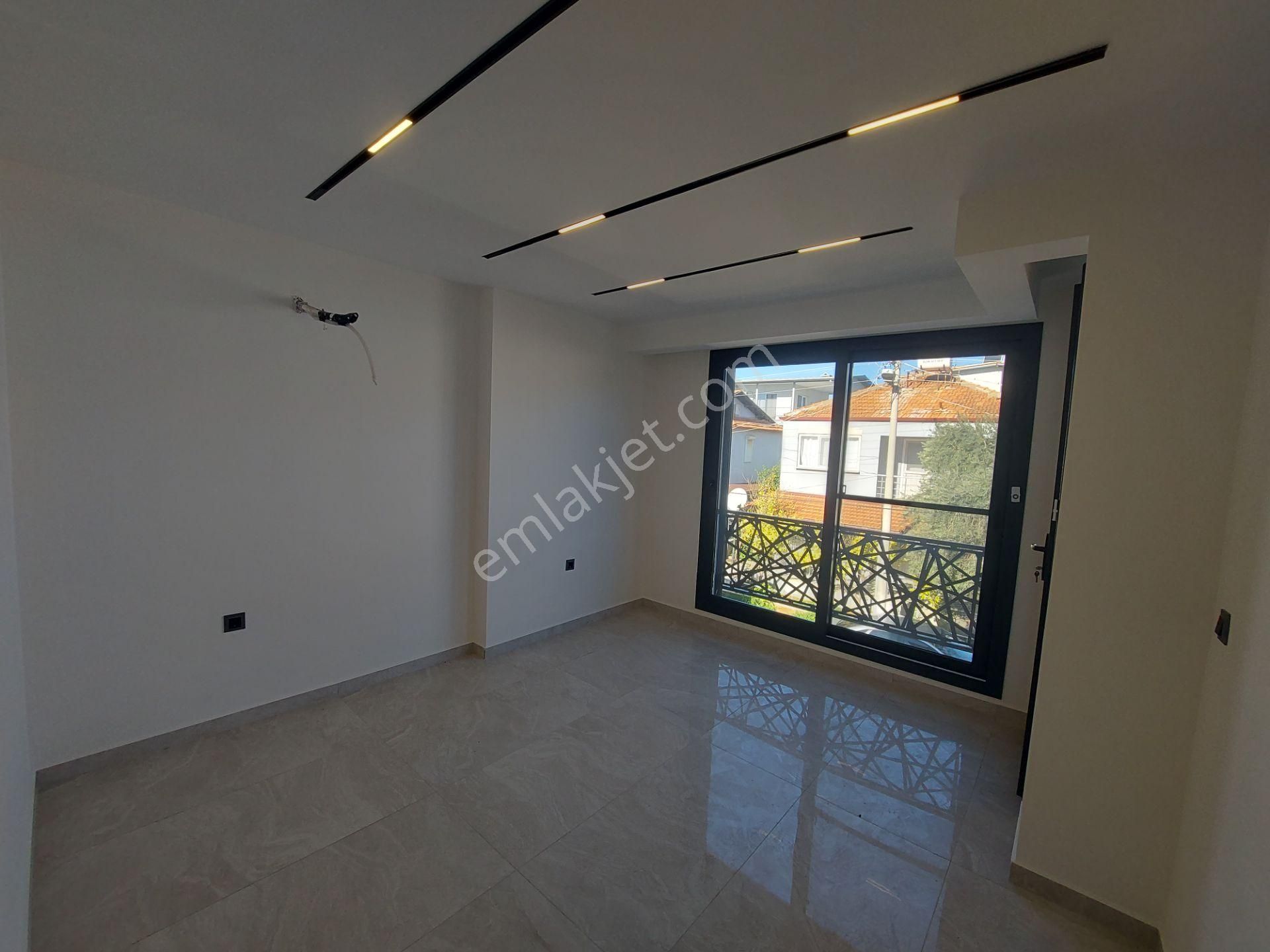 Plaja 50 Metre Mesafede 4+1 Tam Müstakil Satılık Villa - Görsel 30