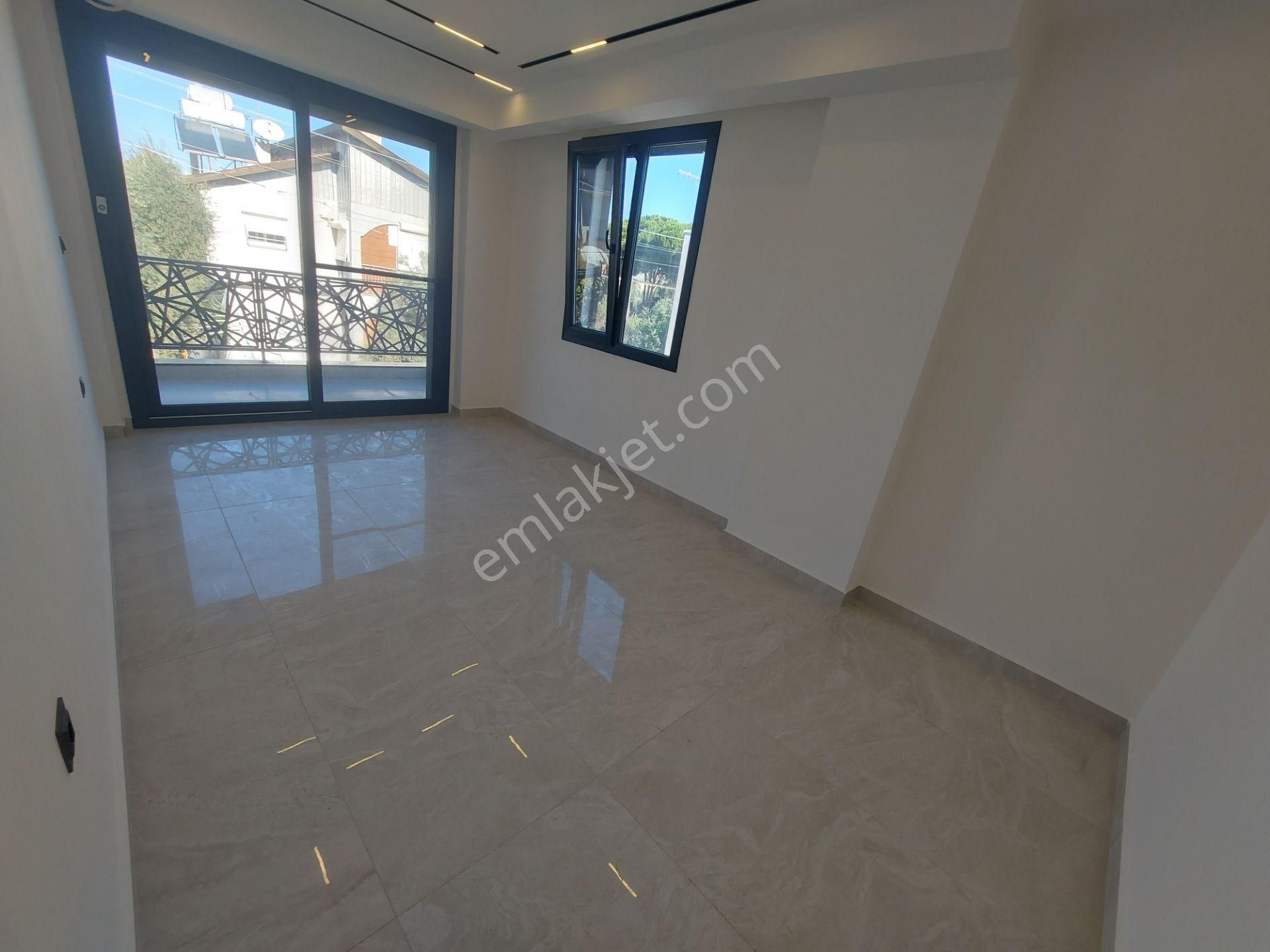 Plaja 50 Metre Mesafede 4+1 Tam Müstakil Satılık Villa - Görsel 20