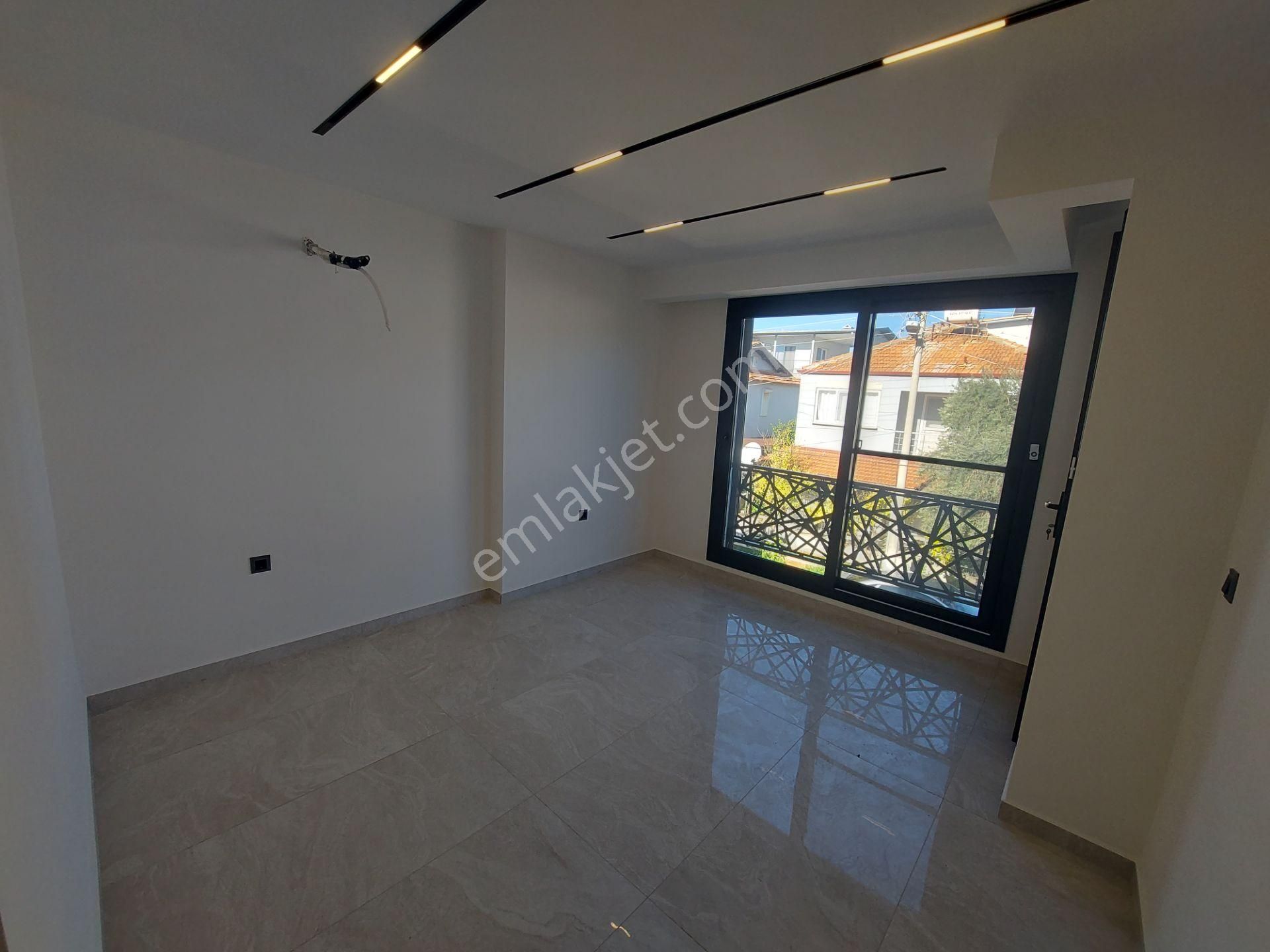 Plaja 50 Metre Mesafede 4+1 Tam Müstakil Satılık Villa - Görsel 29