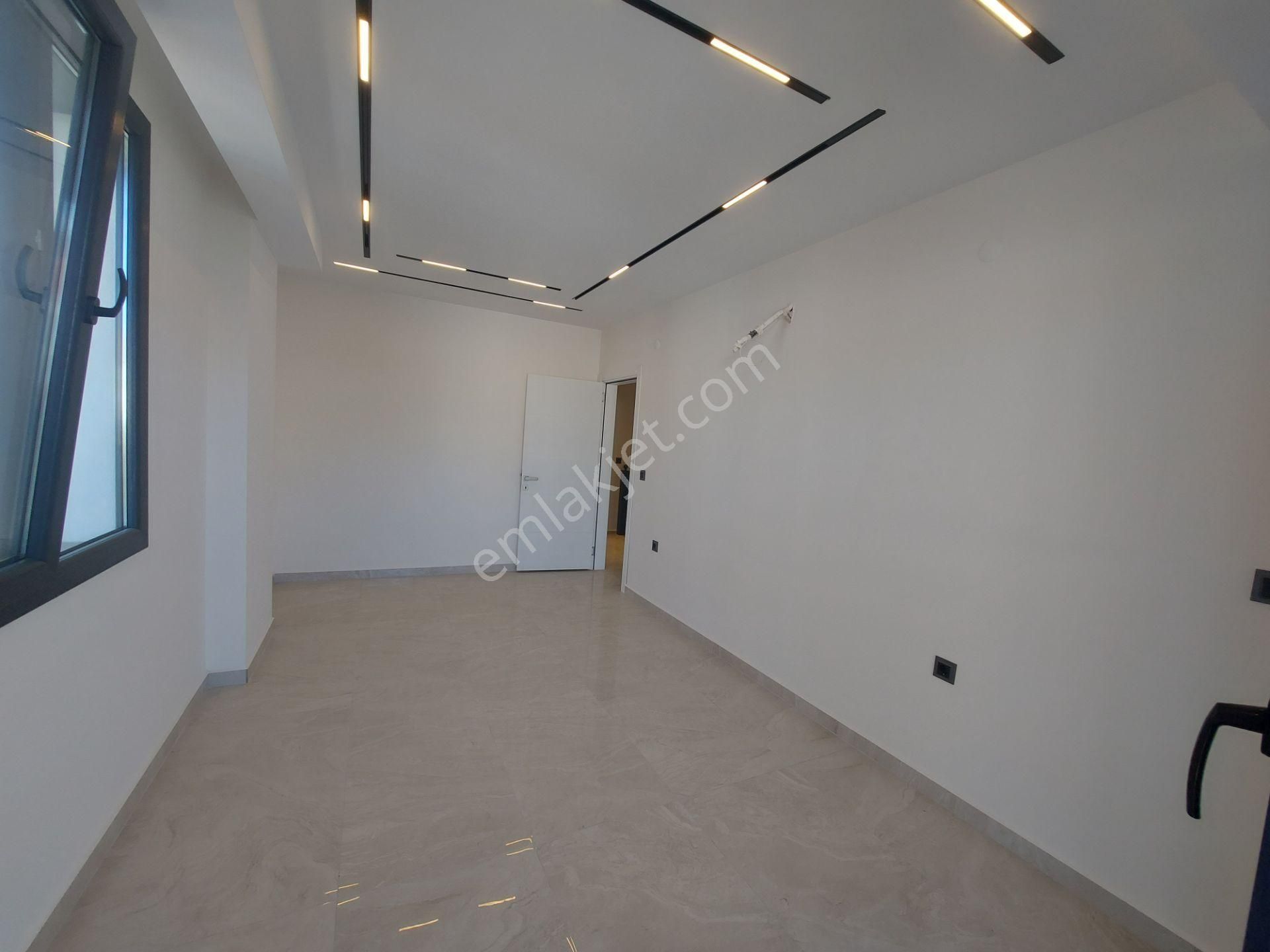 Plaja 50 Metre Mesafede 4+1 Tam Müstakil Satılık Villa - Görsel 24