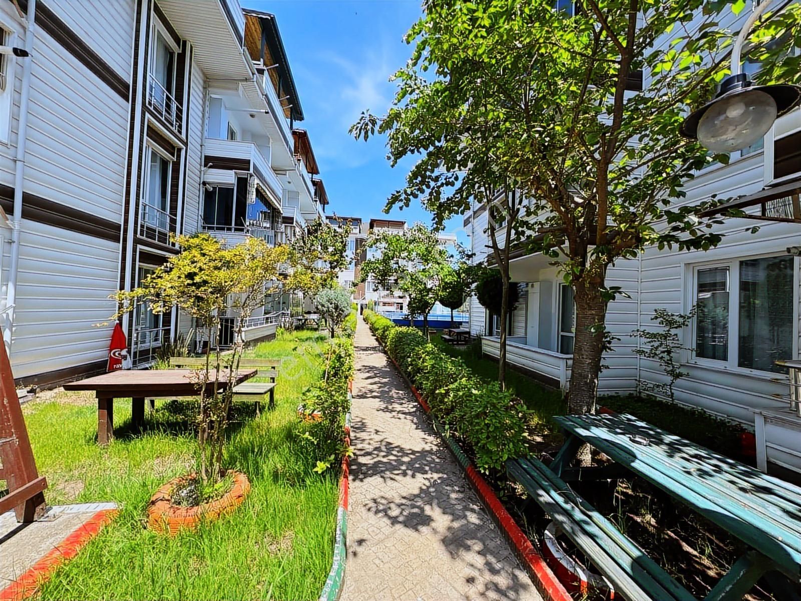 Denize Yürüme Mesafesinde Çift Havuzlu Güvenlikli Sitede 1+1 - Görsel 24