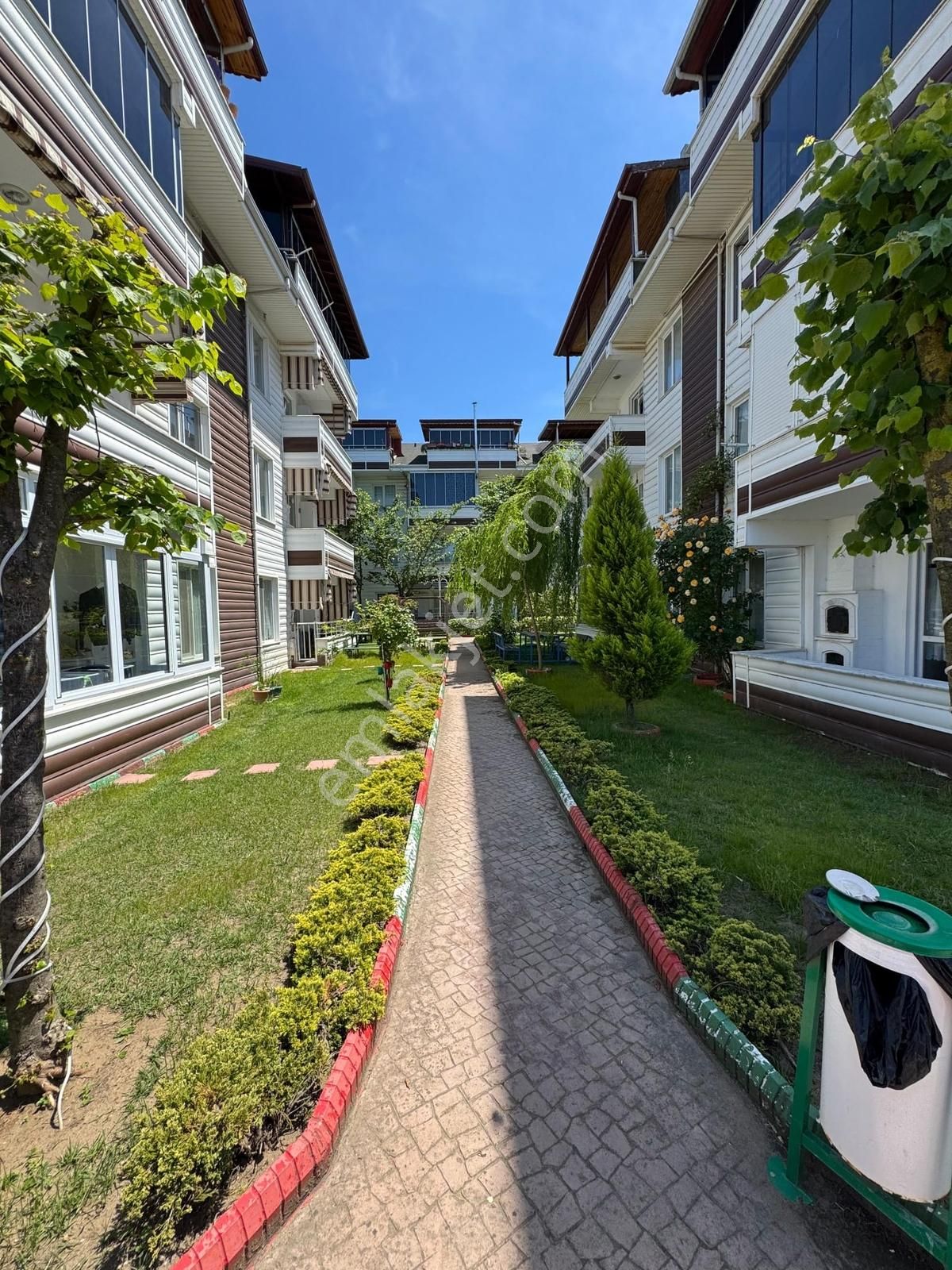 Denize Yürüme Mesafesinde Çift Havuzlu Güvenlikli Sitede 1+1 - Görsel 11