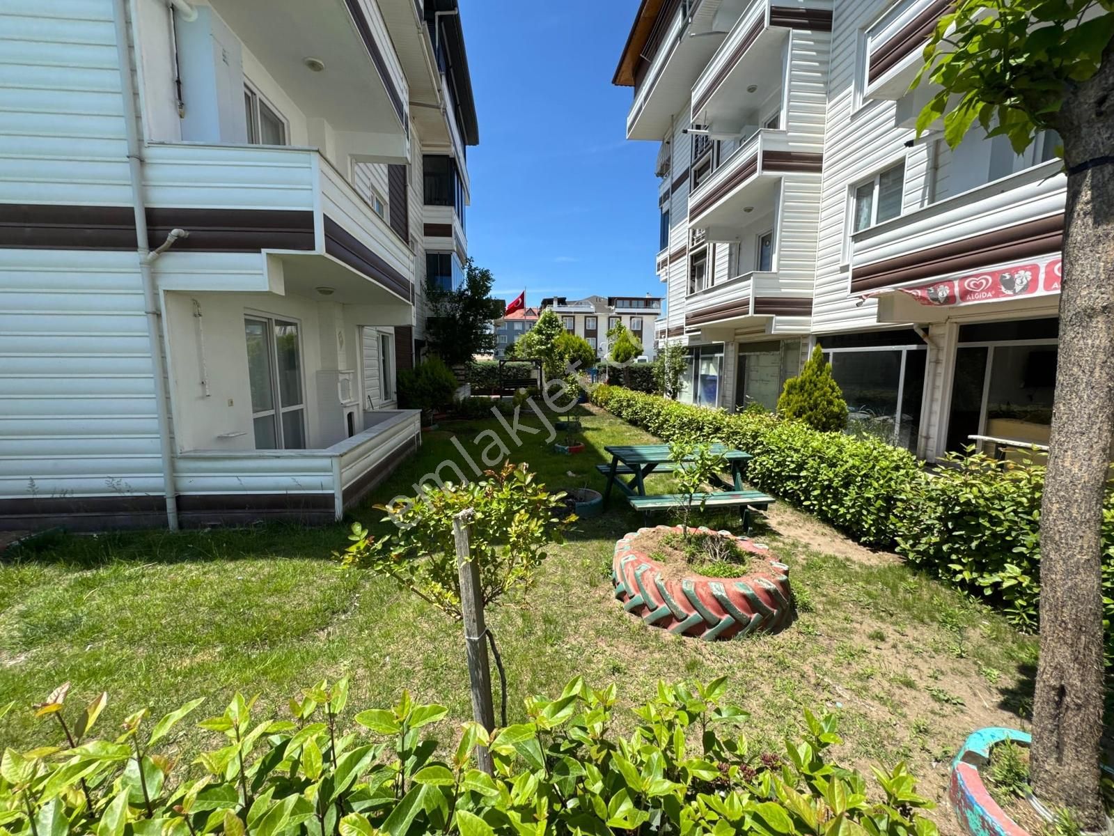 Denize Yürüme Mesafesinde Çift Havuzlu Güvenlikli Sitede 1+1 - Görsel 22