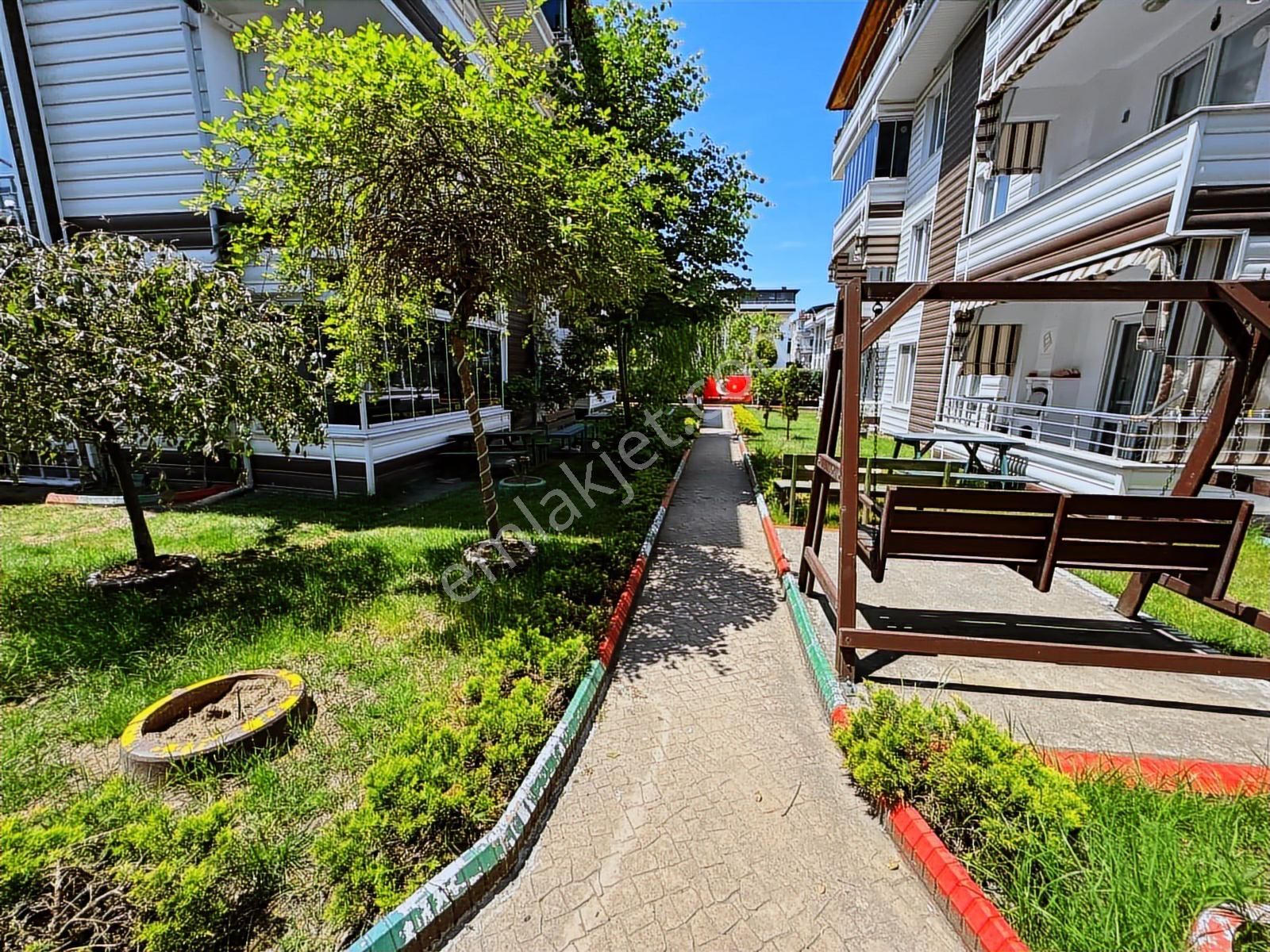 Denize Yürüme Mesafesinde Çift Havuzlu Güvenlikli Sitede 1+1 - Görsel 17