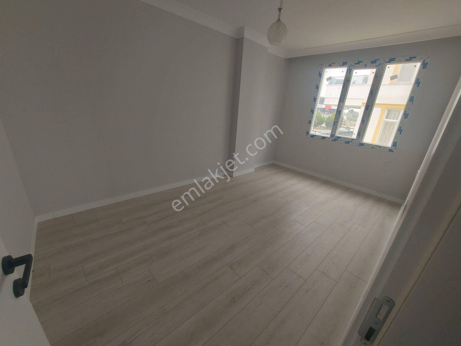 Merkezi Konumda Ara Kat Asansörlü Sıfır 1+1 Ön Cephe Daire