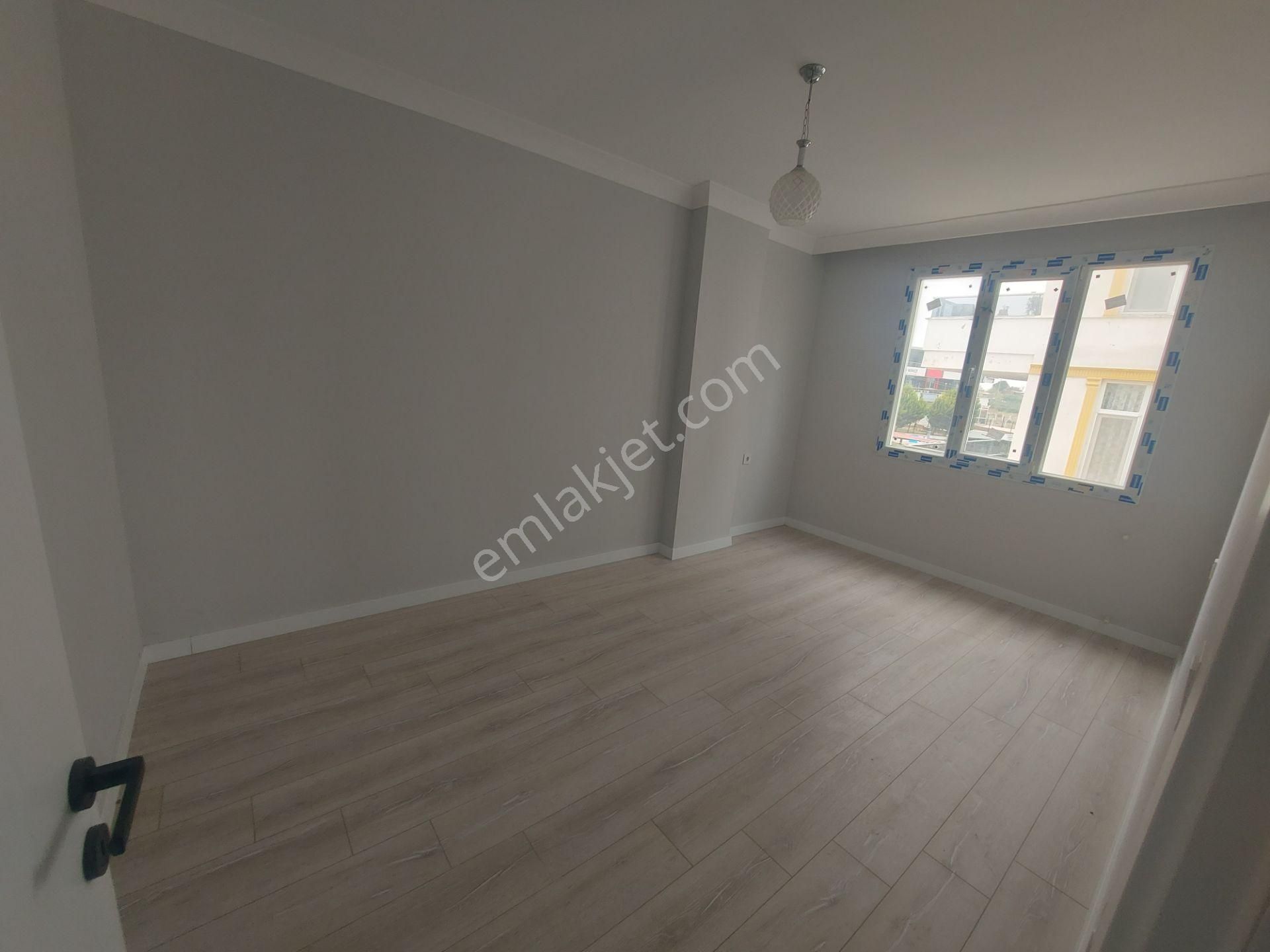 Merkezi Konumda Ara Kat Asansörlü Sıfır 1+1 Ön Cephe Daire - Görsel 3