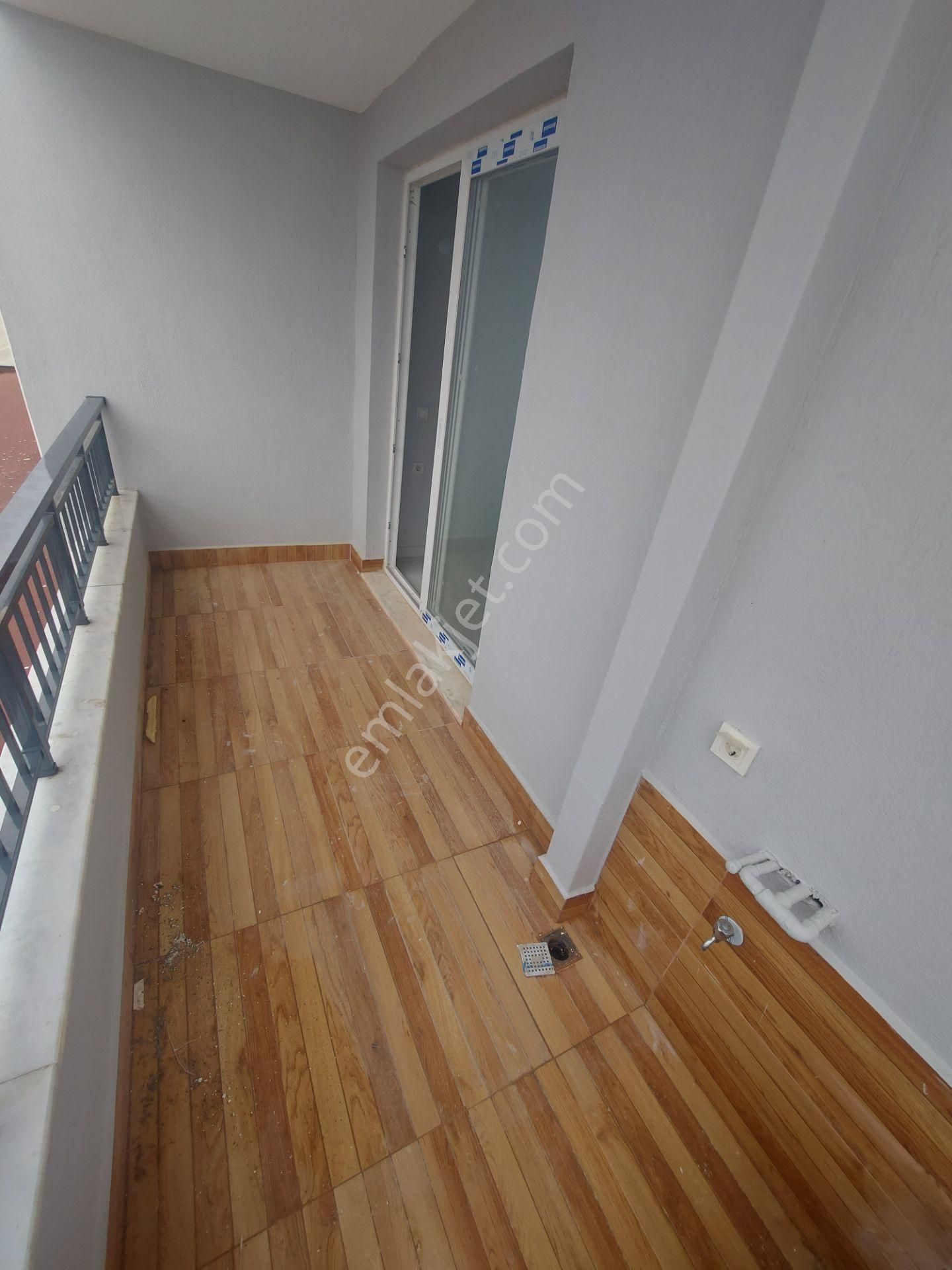 Merkezi Konumda Ara Kat Asansörlü Sıfır 1+1 Ön Cephe Daire - Görsel 18