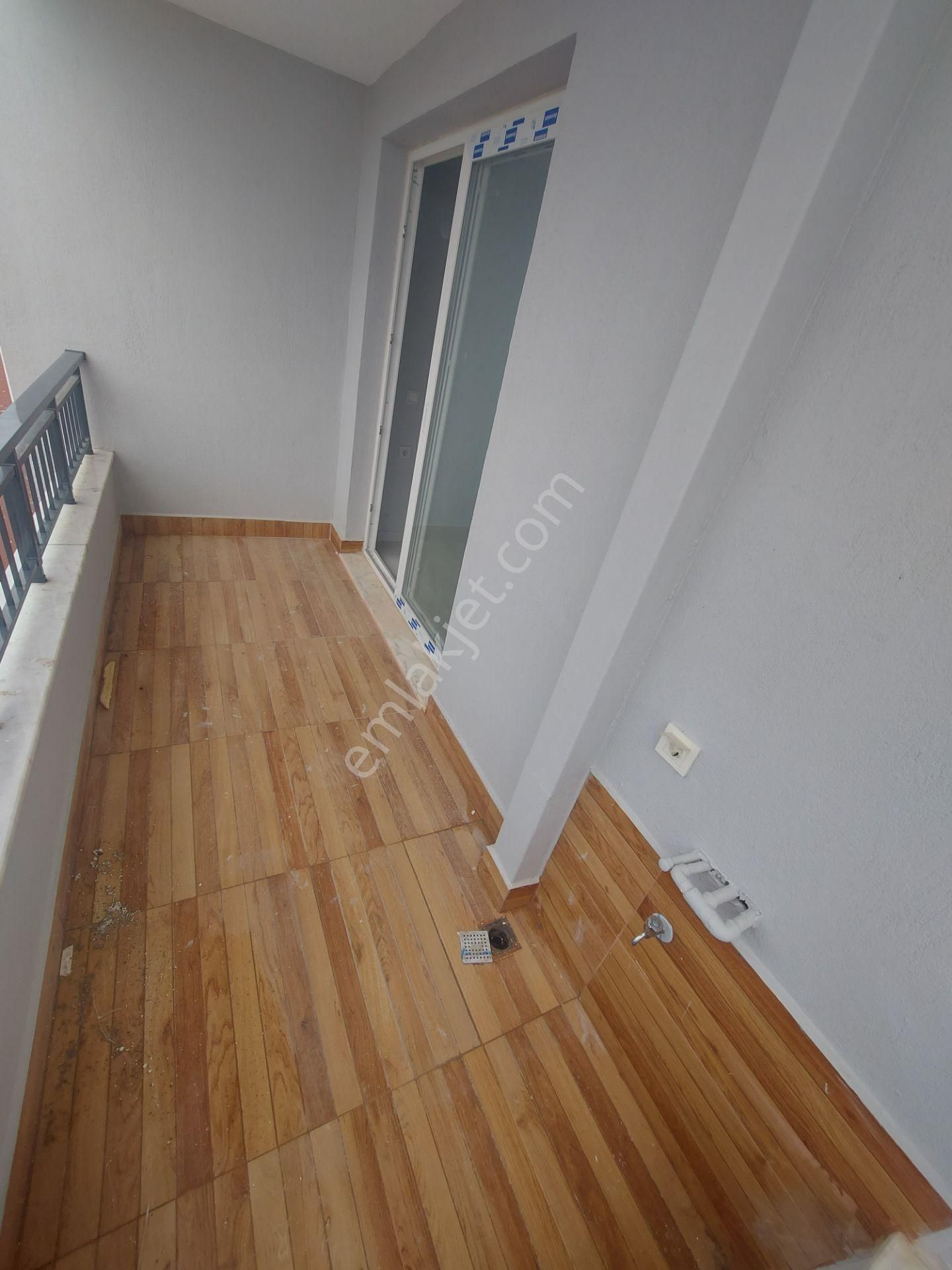 Merkezi Konumda Ara Kat Asansörlü Sıfır 1+1 Ön Cephe Daire - Görsel 16