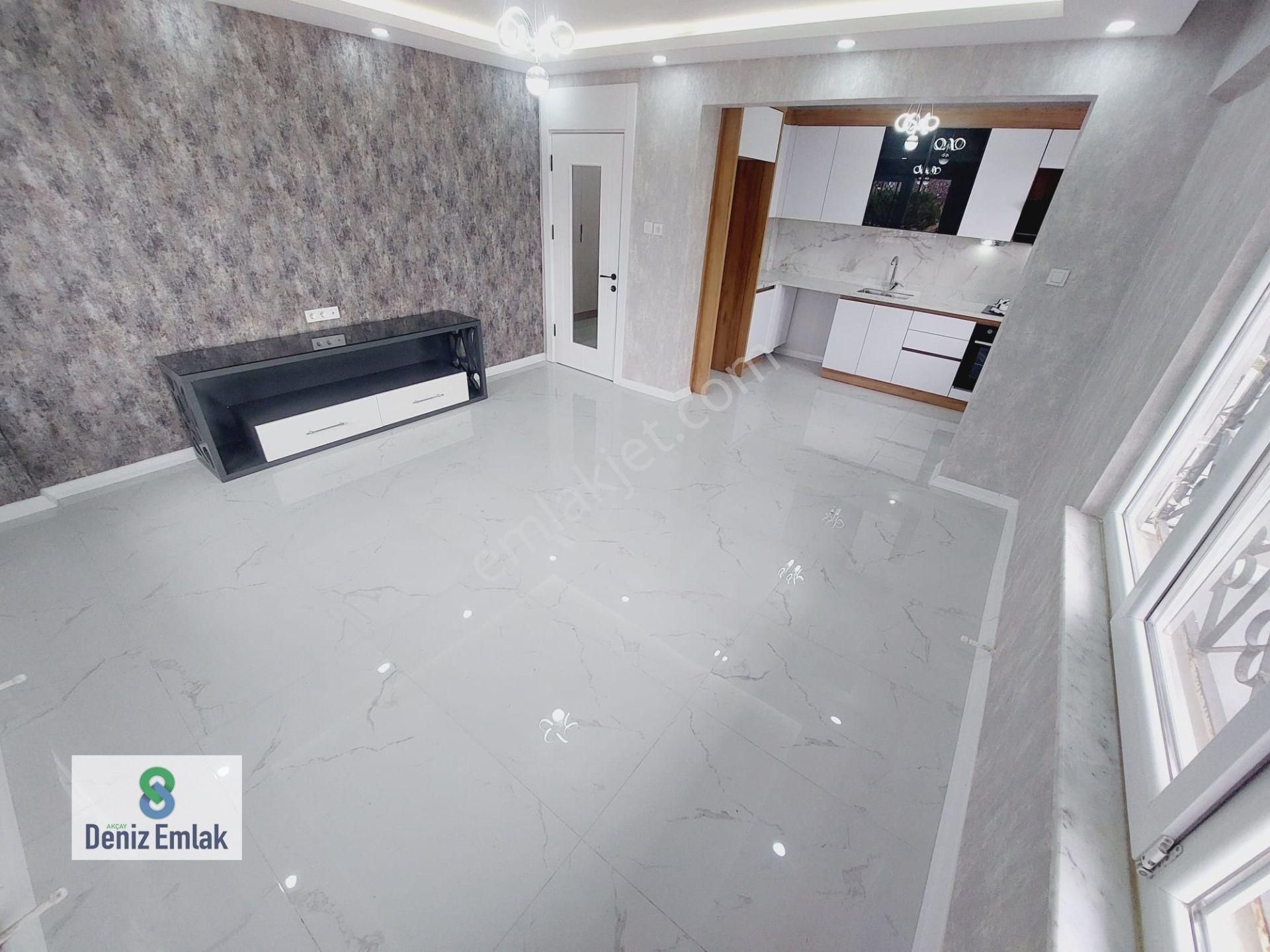 Denizden Akçayda Öncephe Müstakil Tadında Masrafsız Satılık 2+1 Daire.