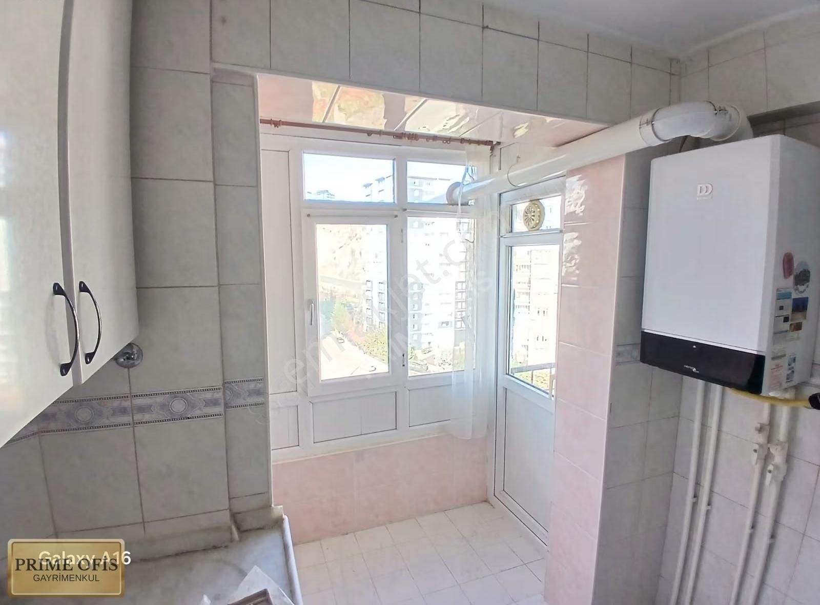 Gata'ya Yakın Park Manzaralı Çift Balkon 3+1 Kiralık Daire - Görsel 3
