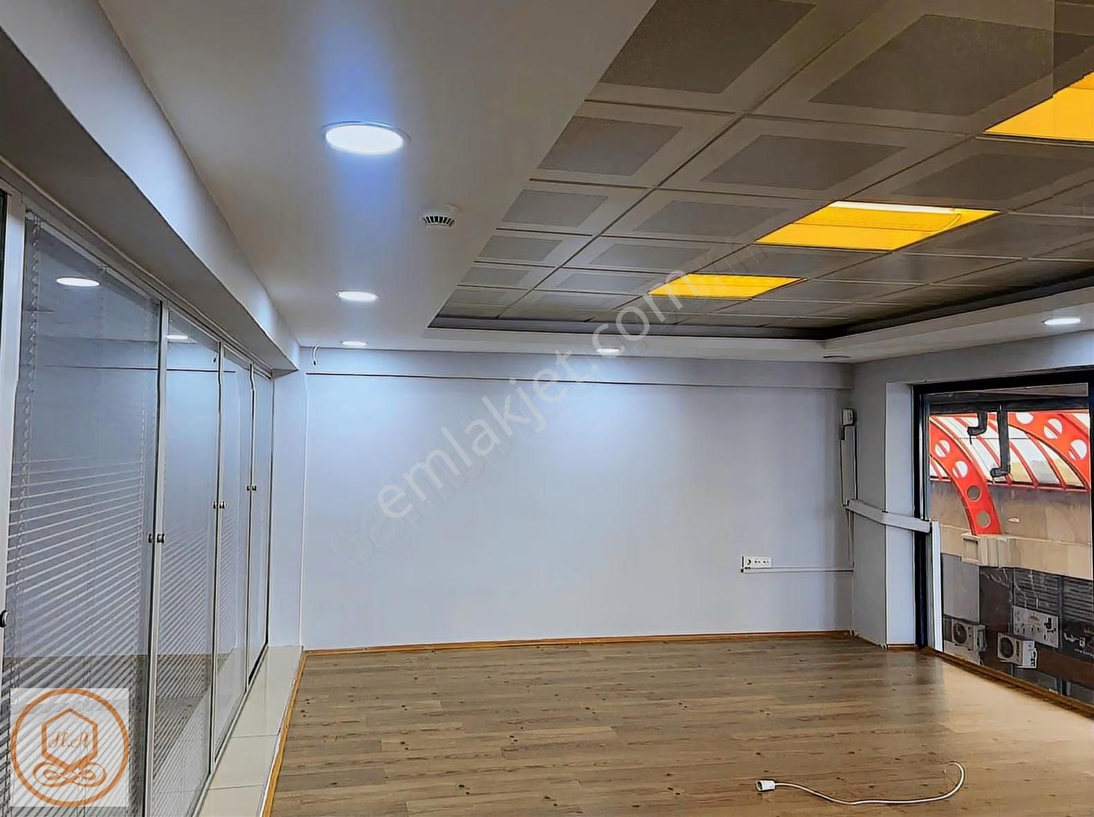 Tekstilkent Ticaret Merkezi'nde 160 M2 Ultra Lüks Ful Tadilatlı - Görsel 16