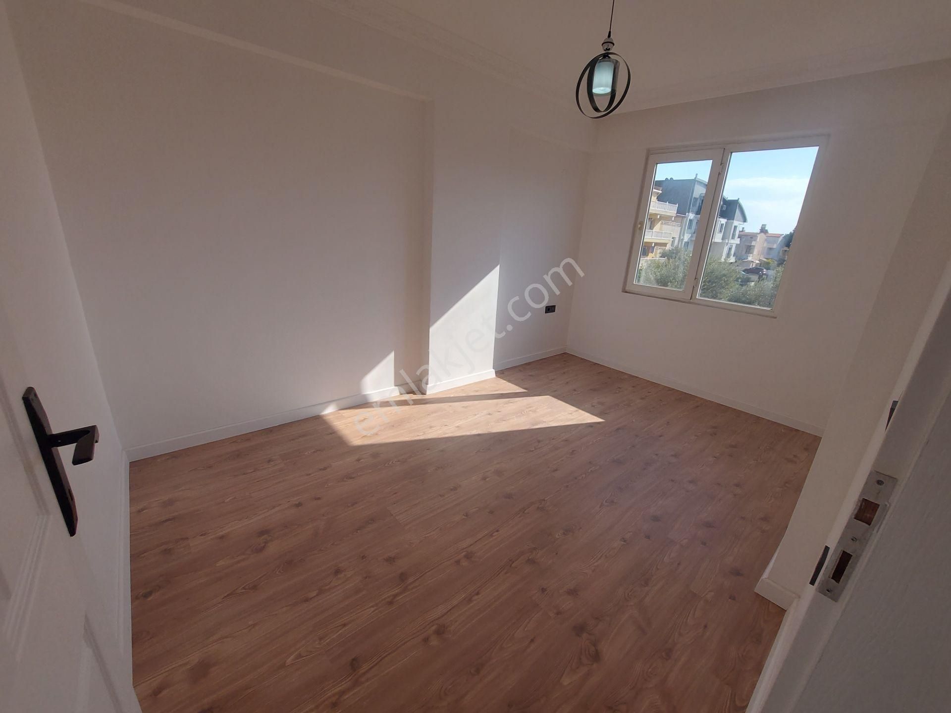 Didim Merkezde Geniş Balkonlu Ara Kat Ön Cephe 2+1 - Görsel 4