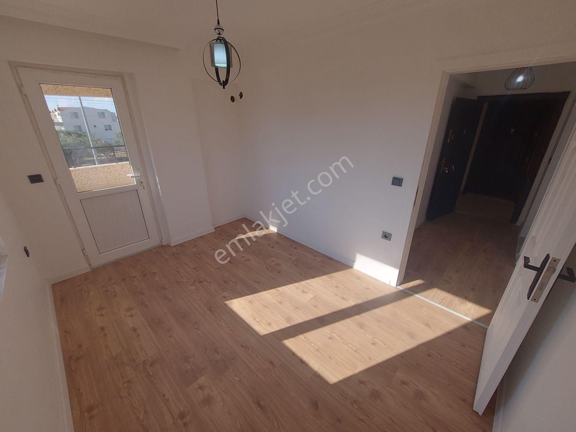 Didim Merkezde Geniş Balkonlu Ara Kat Ön Cephe 2+1 - Görsel 12