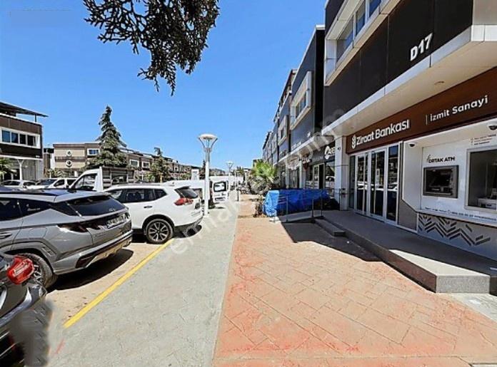 İzmit Çarşı Yapı Avm'de Satılık Büyük İşyeri