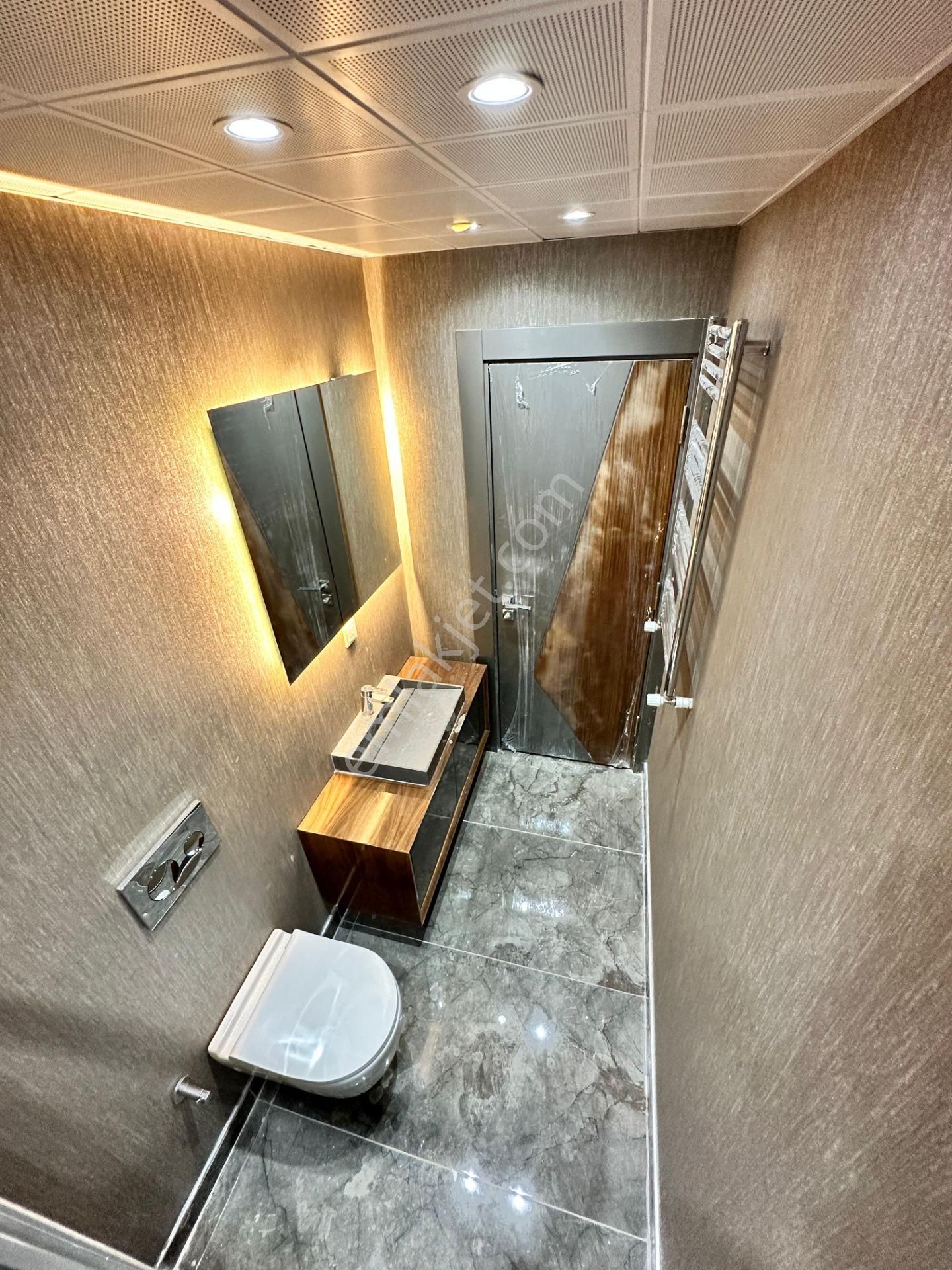 Menderes'te 3+1 300 M2 Arsa İçinde 170 M2 Havuzlu Triplex Villa - Görsel 22