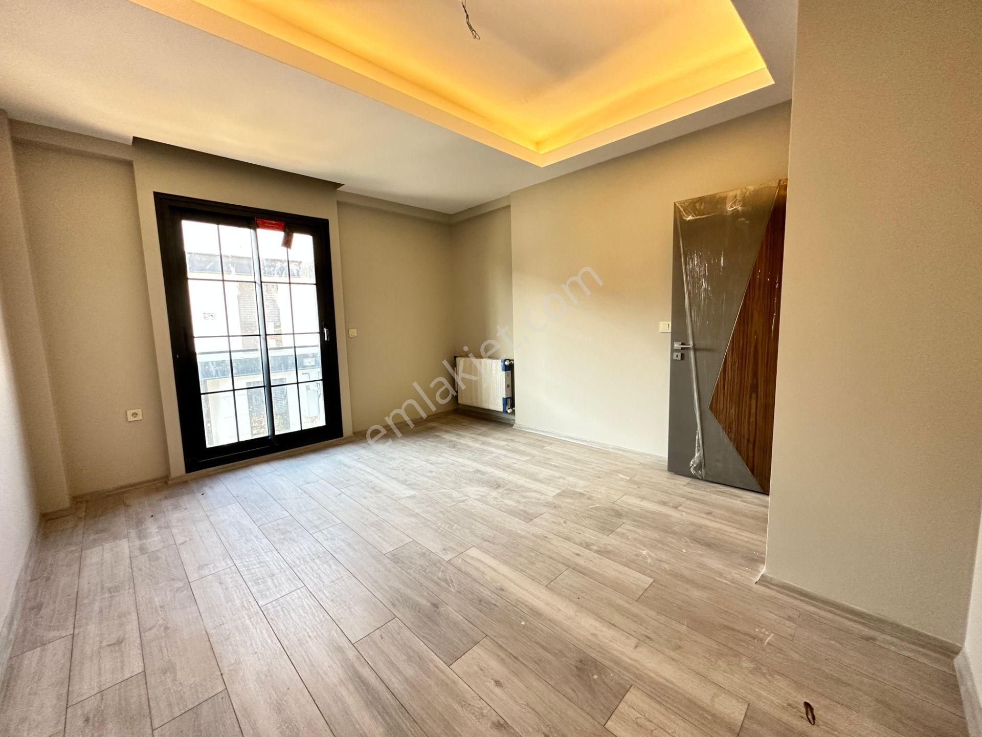 Menderes'te 3+1 300 M2 Arsa İçinde 170 M2 Havuzlu Triplex Villa - Görsel 12