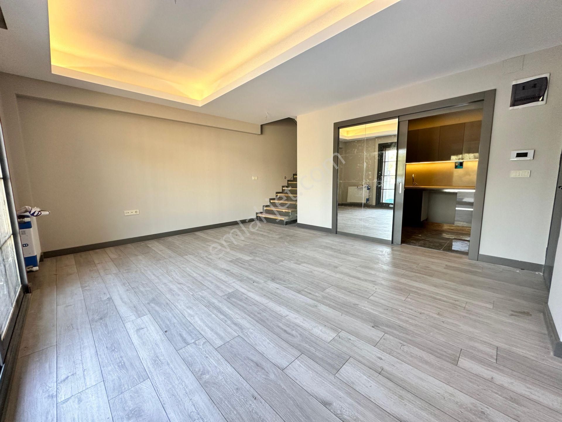Menderes'te 3+1 300 M2 Arsa İçinde 170 M2 Havuzlu Triplex Villa - Görsel 7