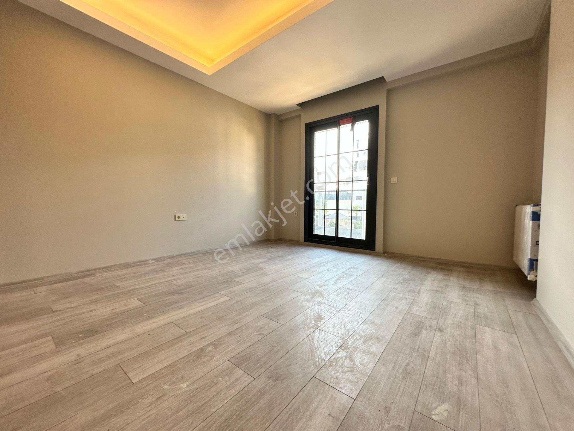 Menderes'te 3+1 300 M2 Arsa İçinde 170 M2 Havuzlu Triplex Villa - Görsel 17