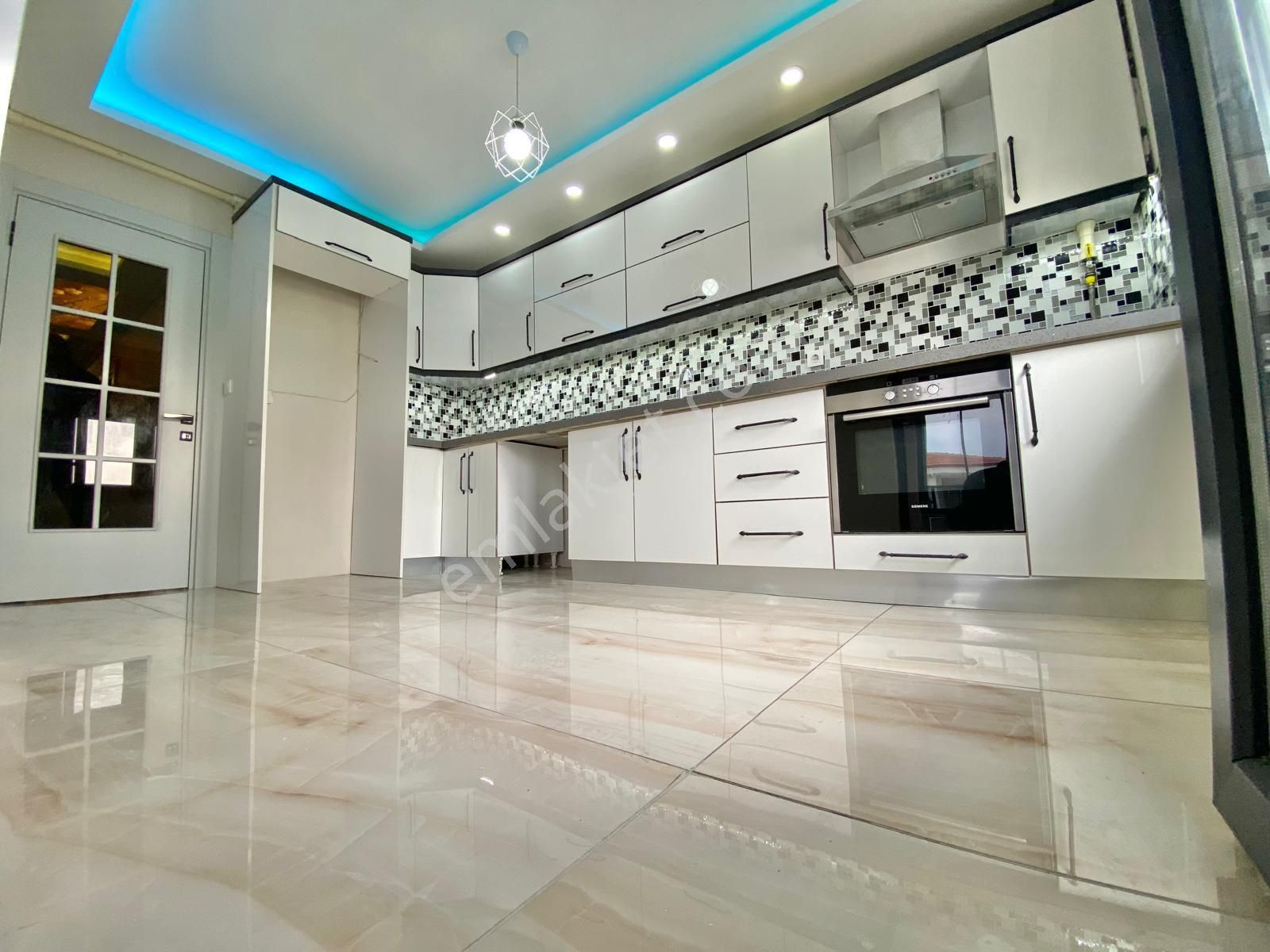 ➤➤herdem'den Akçayda Doktorlar Sitesi Mevkisinde Ebeveyn Banyolu Lüx 3+1 Daire