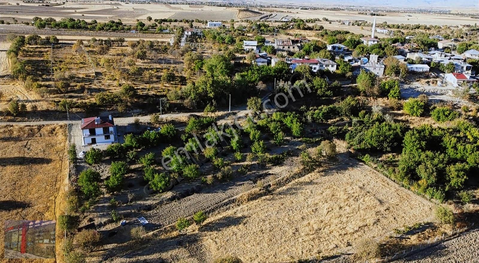 Emre Gm/den Çaydaçırayı Gören Konumda Baraj Manzaralı Bahçe