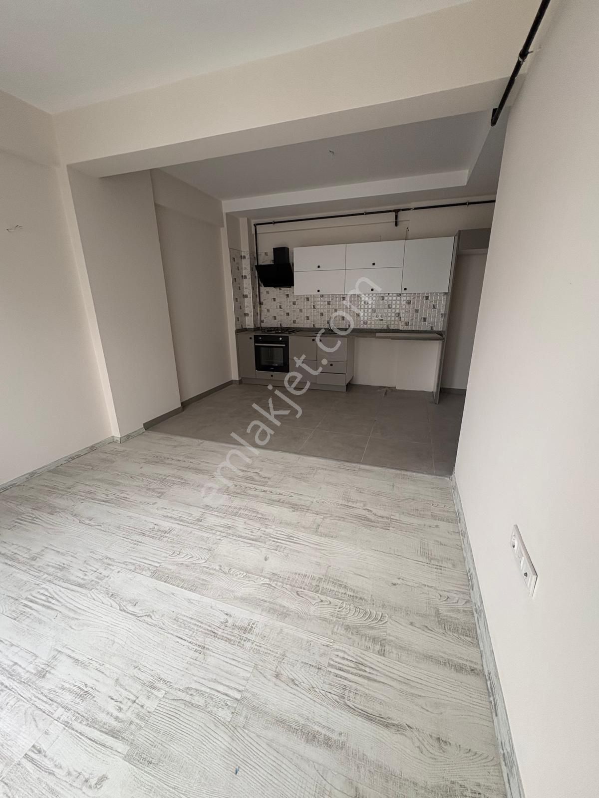 Mithatpaşa Da Doğalgazlı Ara Kat Kombili Kiralık Daire