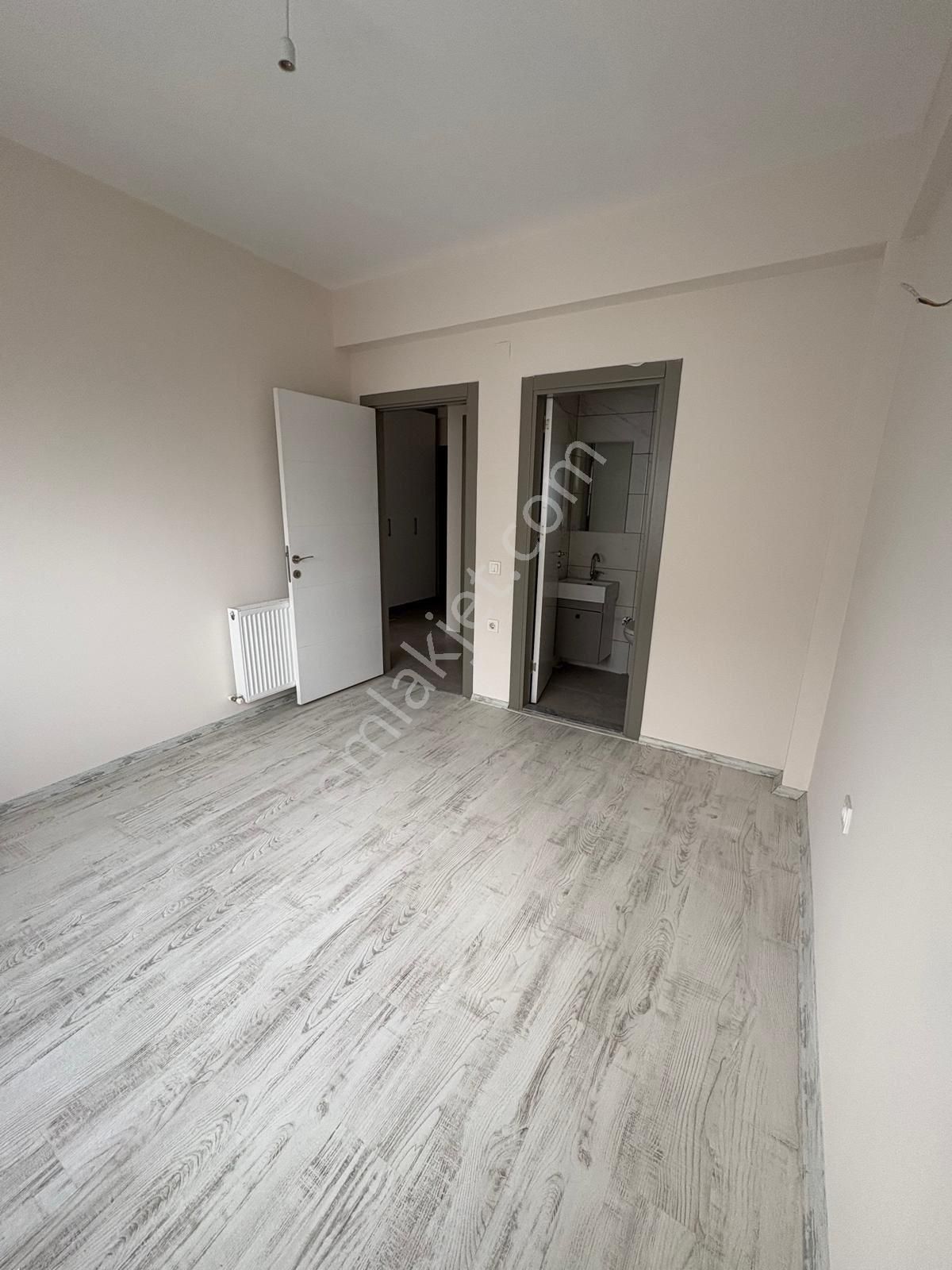 Mithatpaşa Da Doğalgazlı Ara Kat Kombili Kiralık Daire - Görsel 4