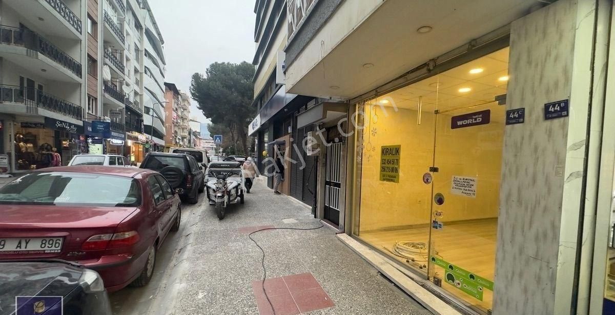 Cumhuriyet Caddesinde Kiralık Dükkan - Görsel 8
