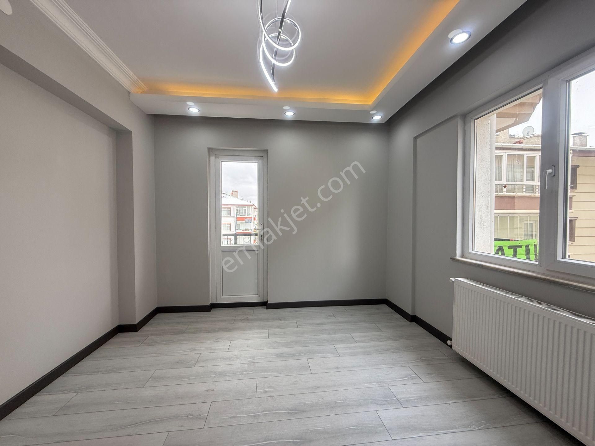 Ufuk Kılıç Emlak'tan Şık Dizayn Edilmiş 1.katta G.cephe 3+1 Daire - Görsel 15