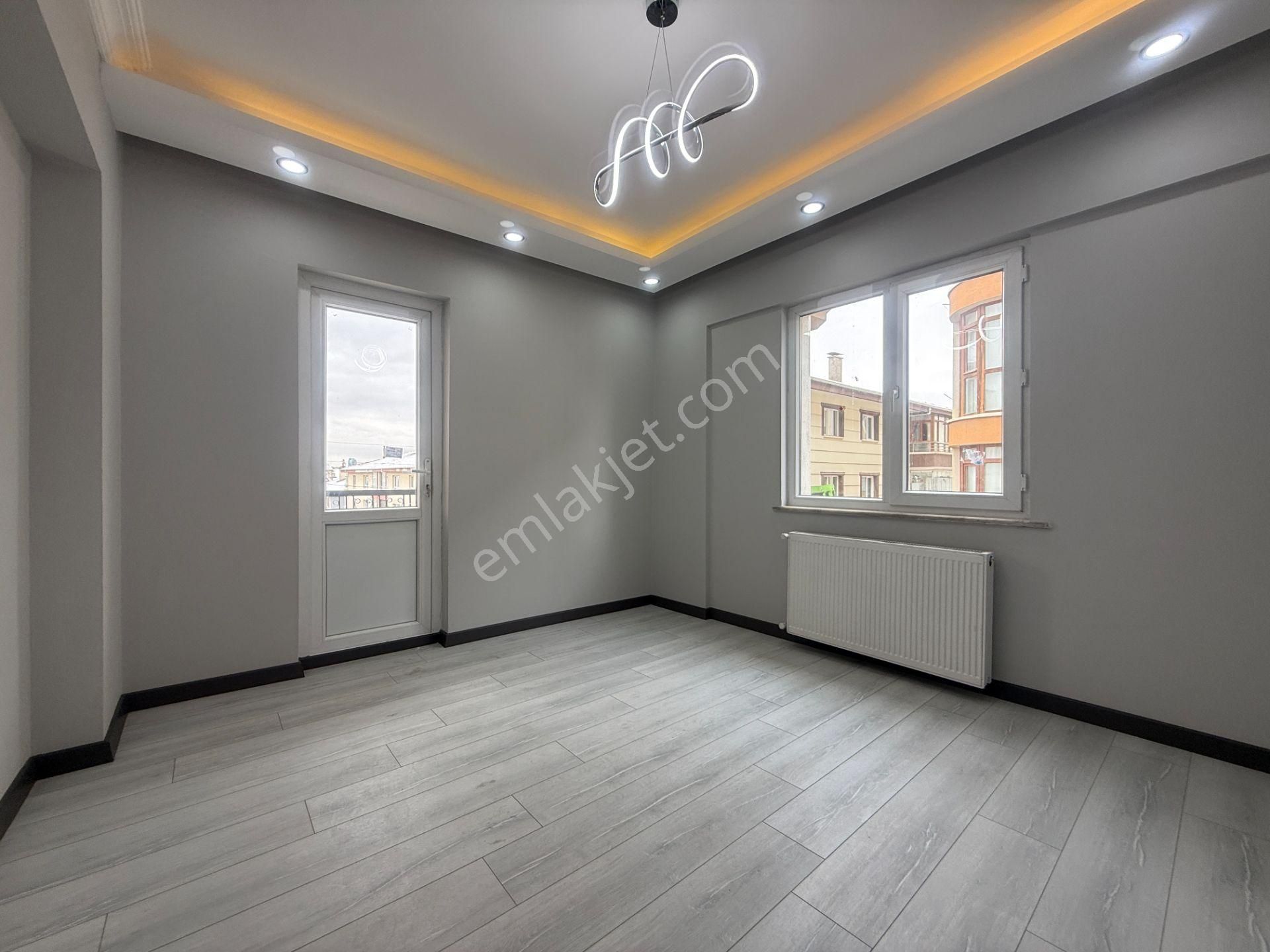 Ufuk Kılıç Emlak'tan Şık Dizayn Edilmiş 1.katta G.cephe 3+1 Daire - Görsel 17