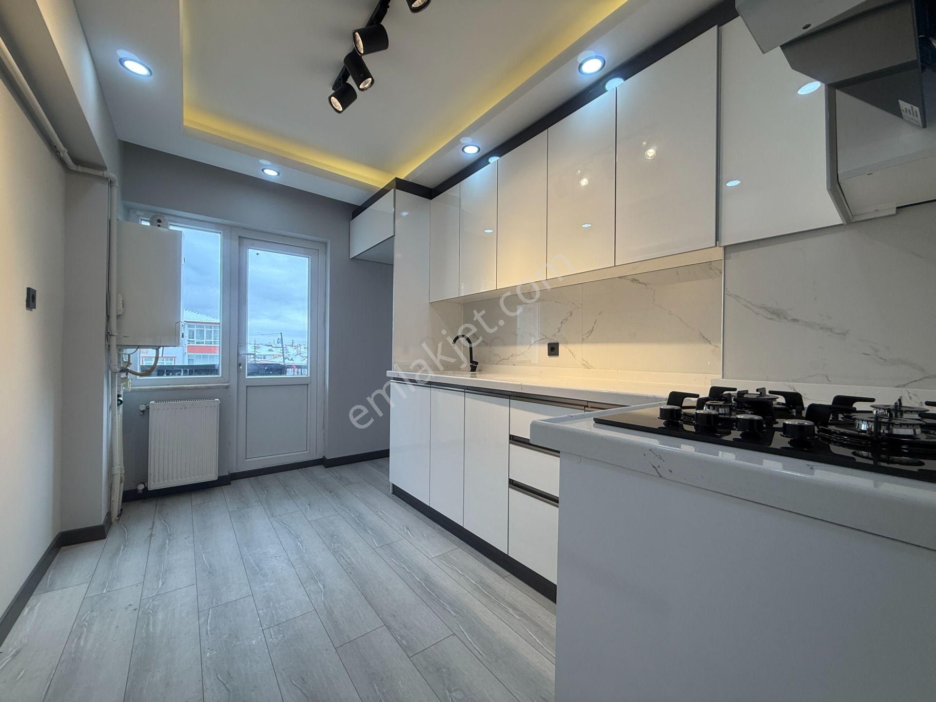 Ufuk Kılıç Emlak'tan Şık Dizayn Edilmiş 1.katta G.cephe 3+1 Daire - Görsel 3