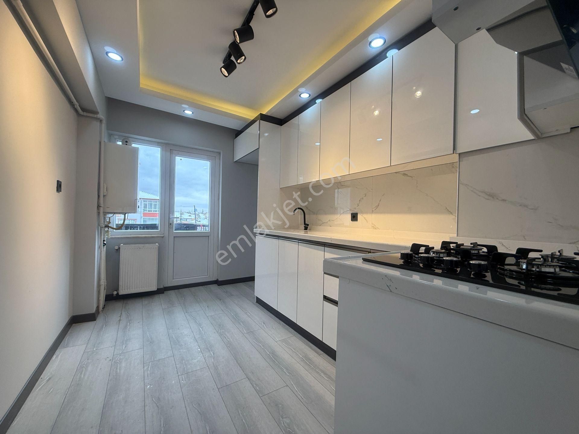 Ufuk Kılıç Emlak'tan Şık Dizayn Edilmiş 1.katta G.cephe 3+1 Daire - Görsel 7