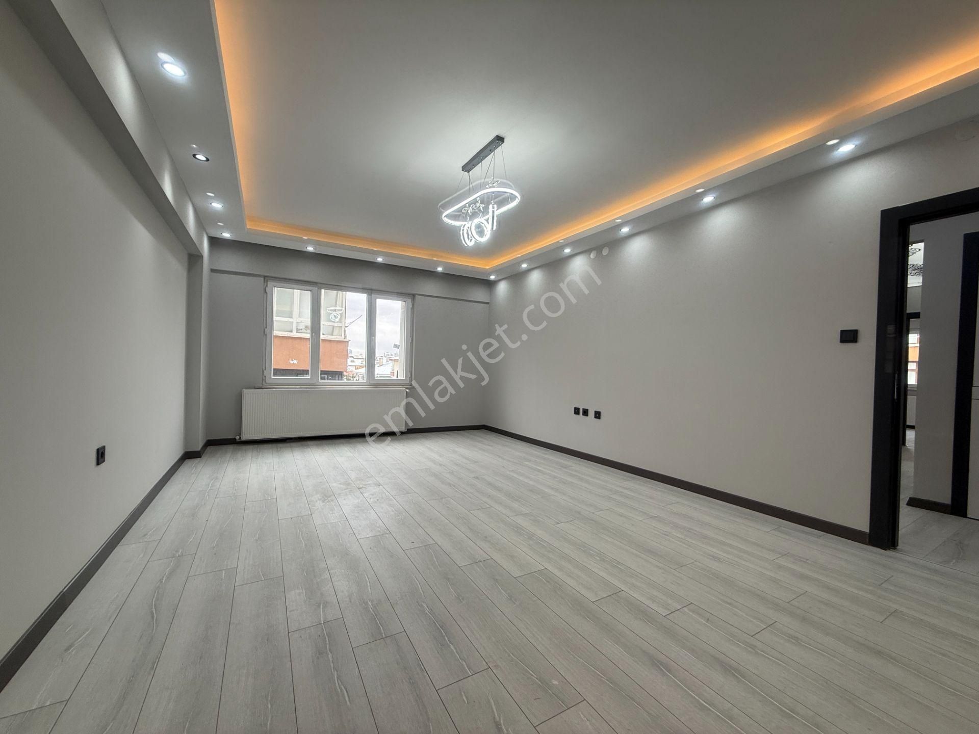 Ufuk Kılıç Emlak'tan Şık Dizayn Edilmiş 1.katta G.cephe 3+1 Daire - Görsel 11