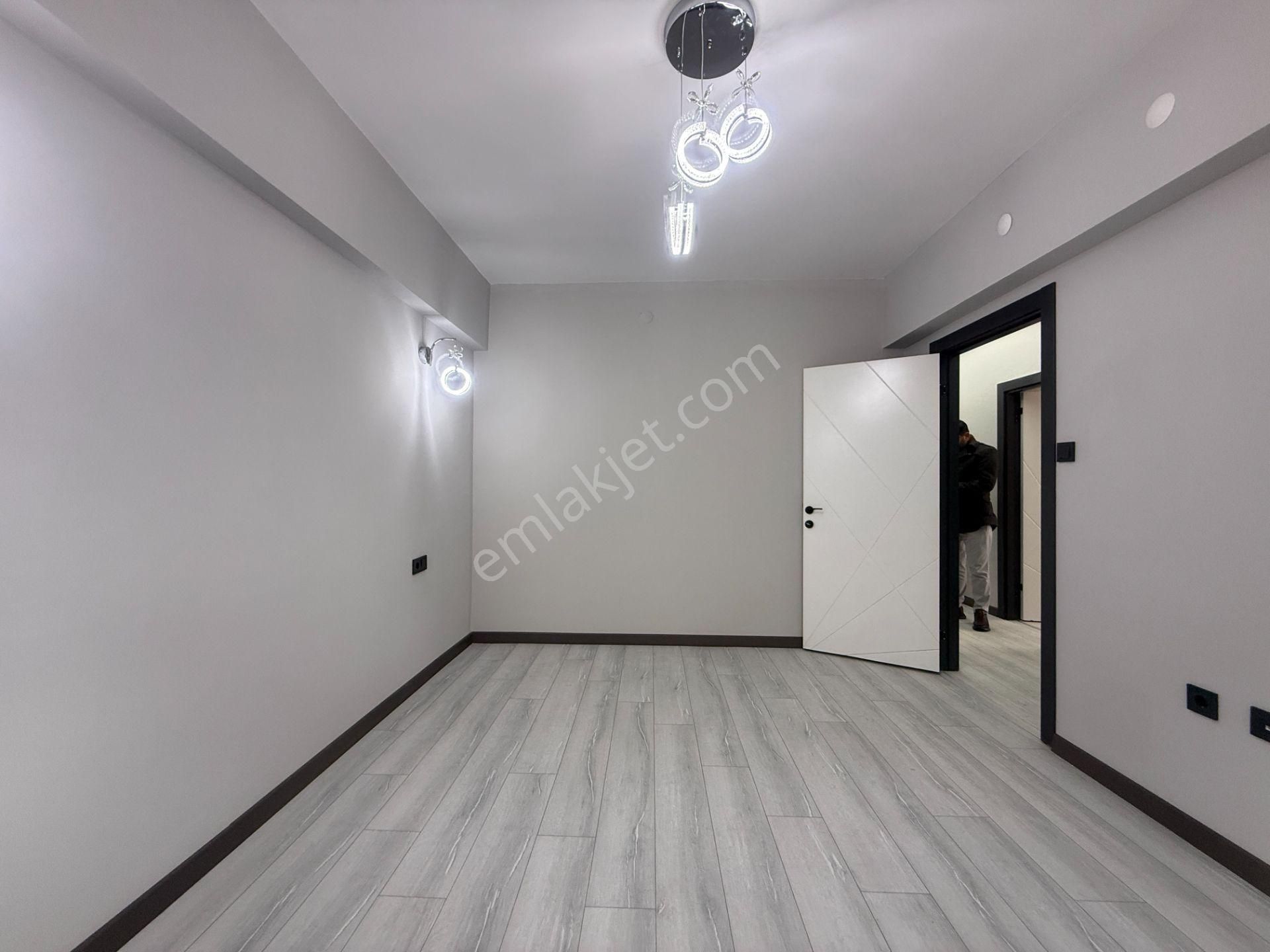 Ufuk Kılıç Emlak'tan Şık Dizayn Edilmiş 1.katta G.cephe 3+1 Daire - Görsel 21