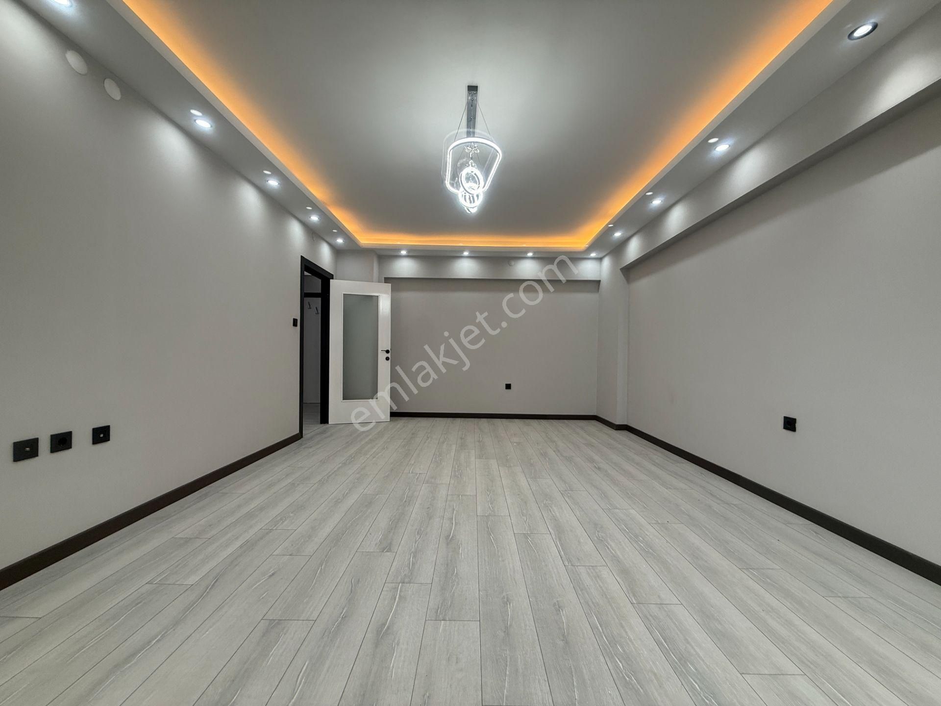 Ufuk Kılıç Emlak'tan Şık Dizayn Edilmiş 1.katta G.cephe 3+1 Daire - Görsel 9