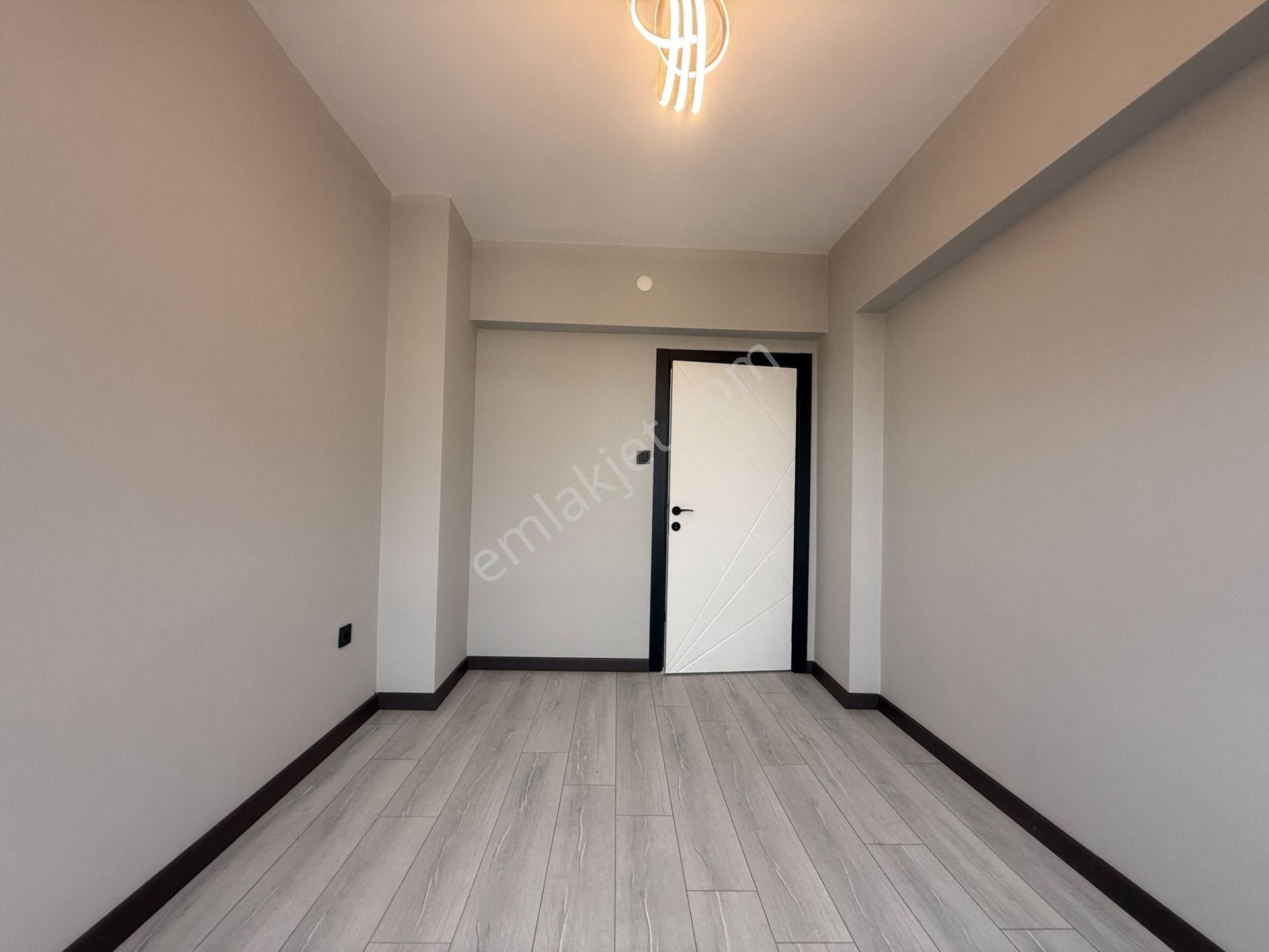 Ufuk Kılıç Emlak'tan Şık Dizayn Edilmiş 1.katta G.cephe 3+1 Daire - Görsel 13