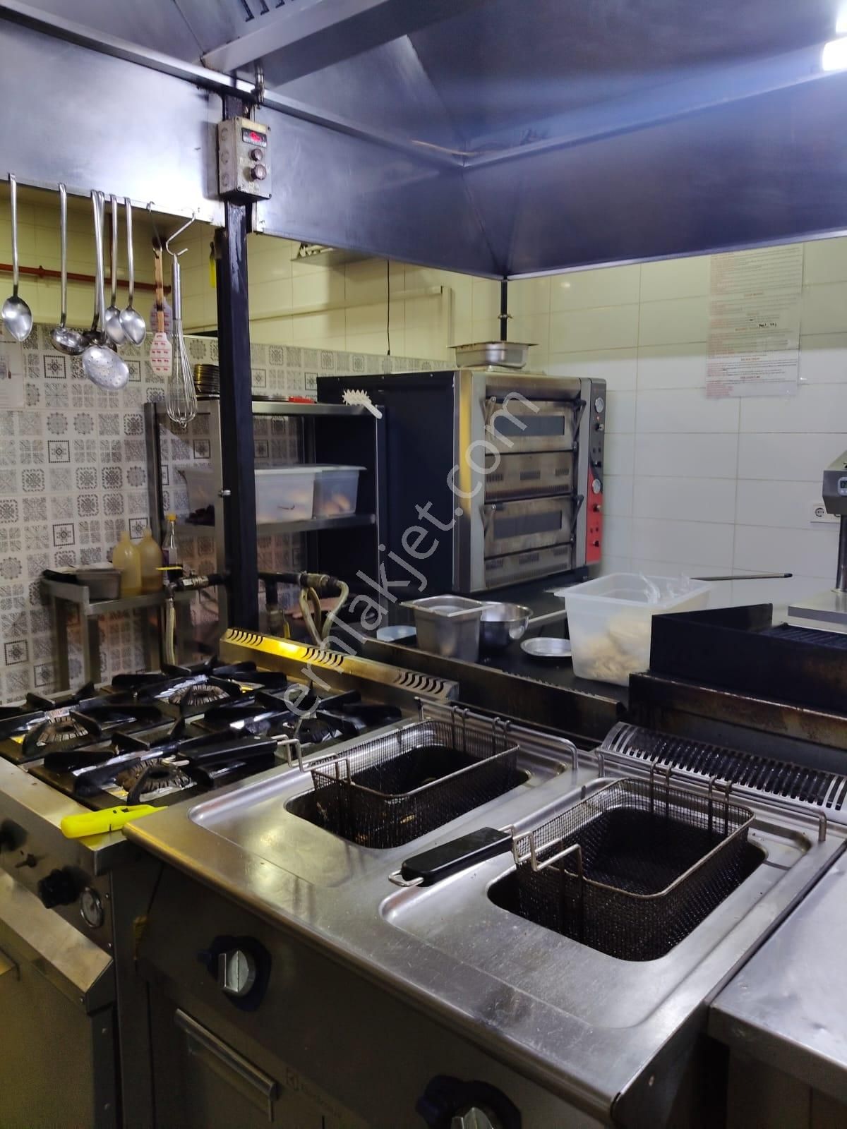 Çiğli'de Tabela Değeriyüksek Merkezi Konumda Devren Kiralık Cafe - Görsel 3