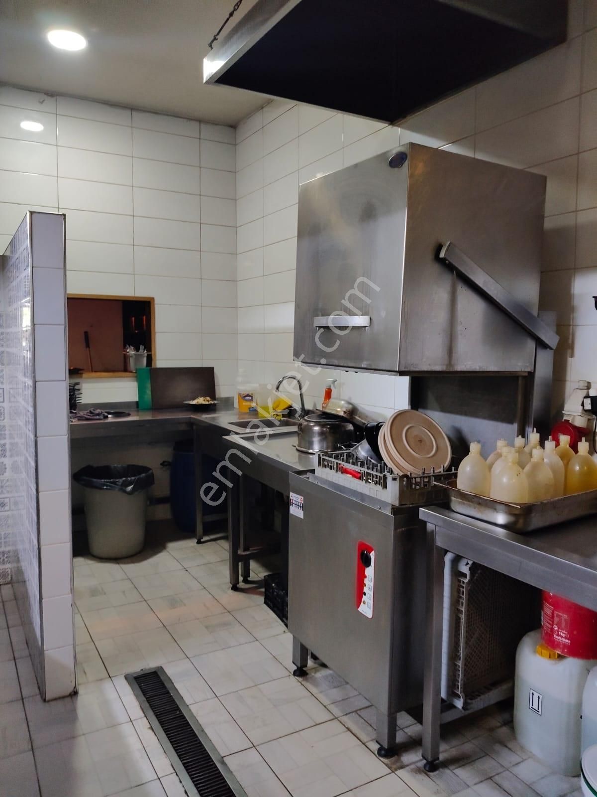 Çiğli'de Tabela Değeriyüksek Merkezi Konumda Devren Kiralık Cafe - Görsel 20