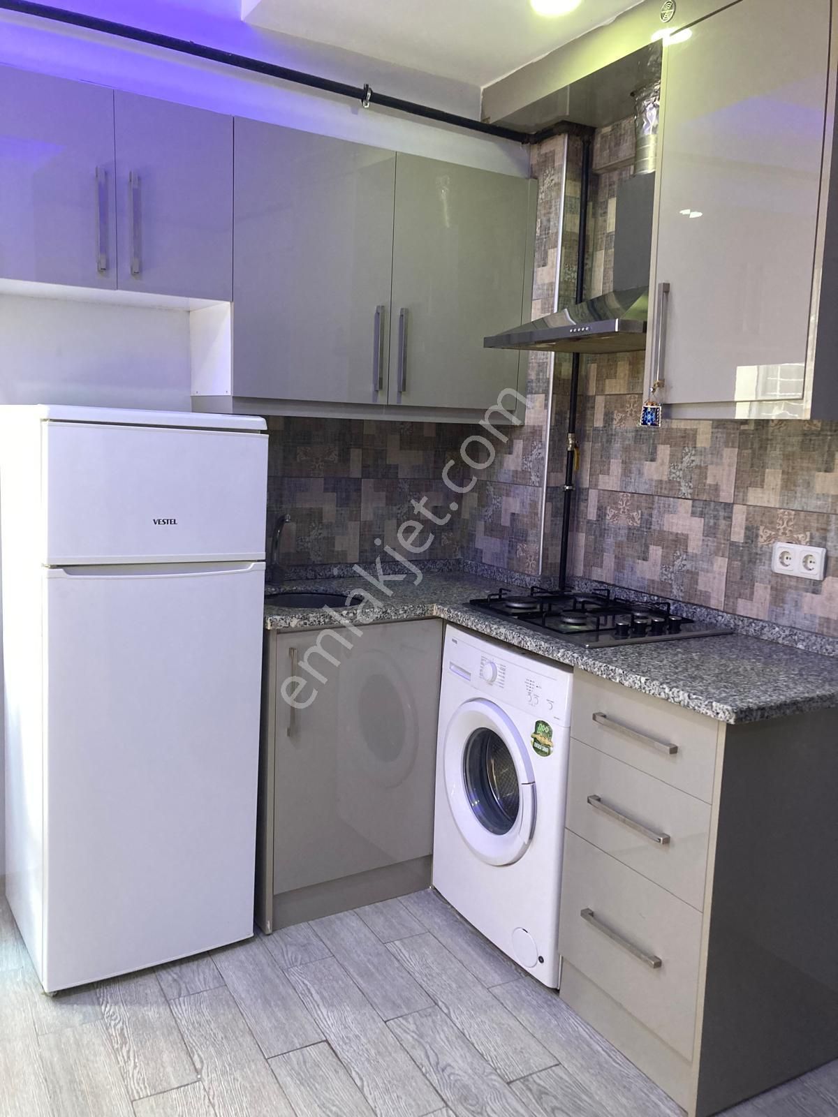 Ender Uysal Gayrimenkulden Üniversiteye Yakın Asansörlü Balkonlu 1+1 Satılkık Apart...