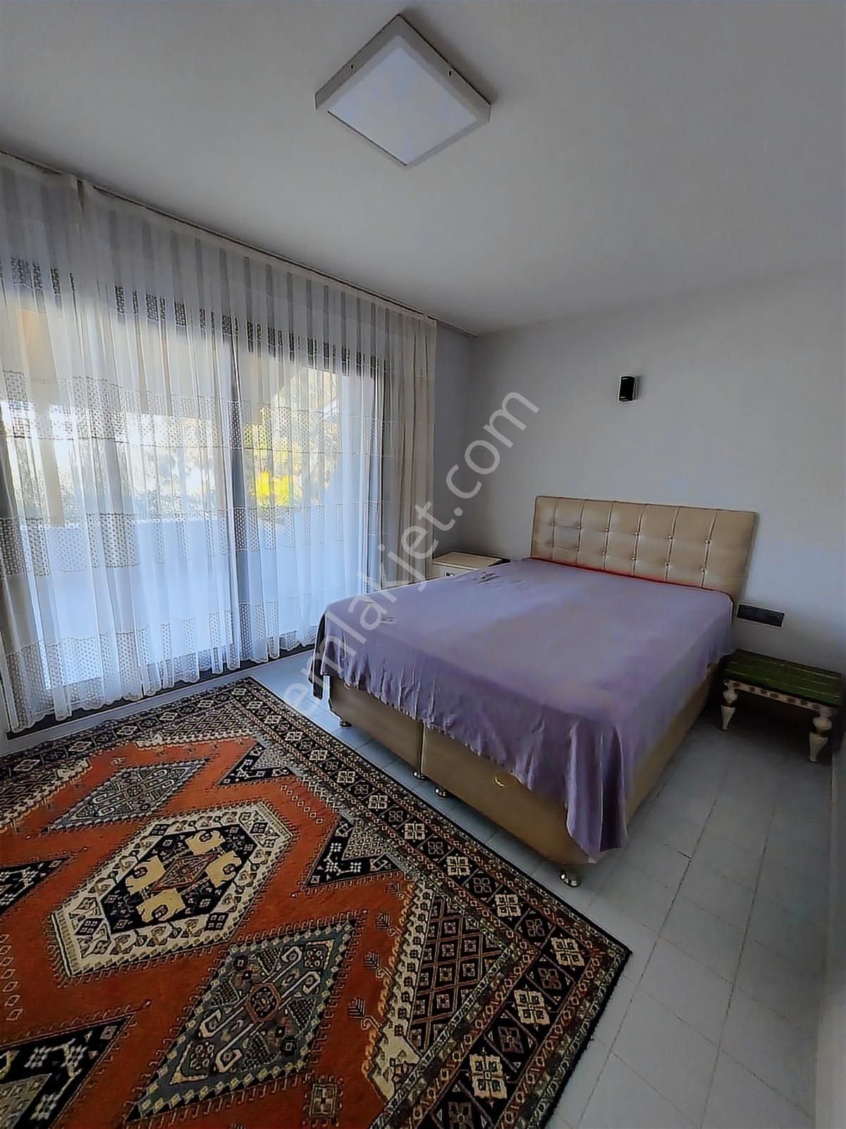 Çeşme Yalı Mahallesi Satılık Villa - 3 Cepheli - Denize 300 M - Görsel 2
