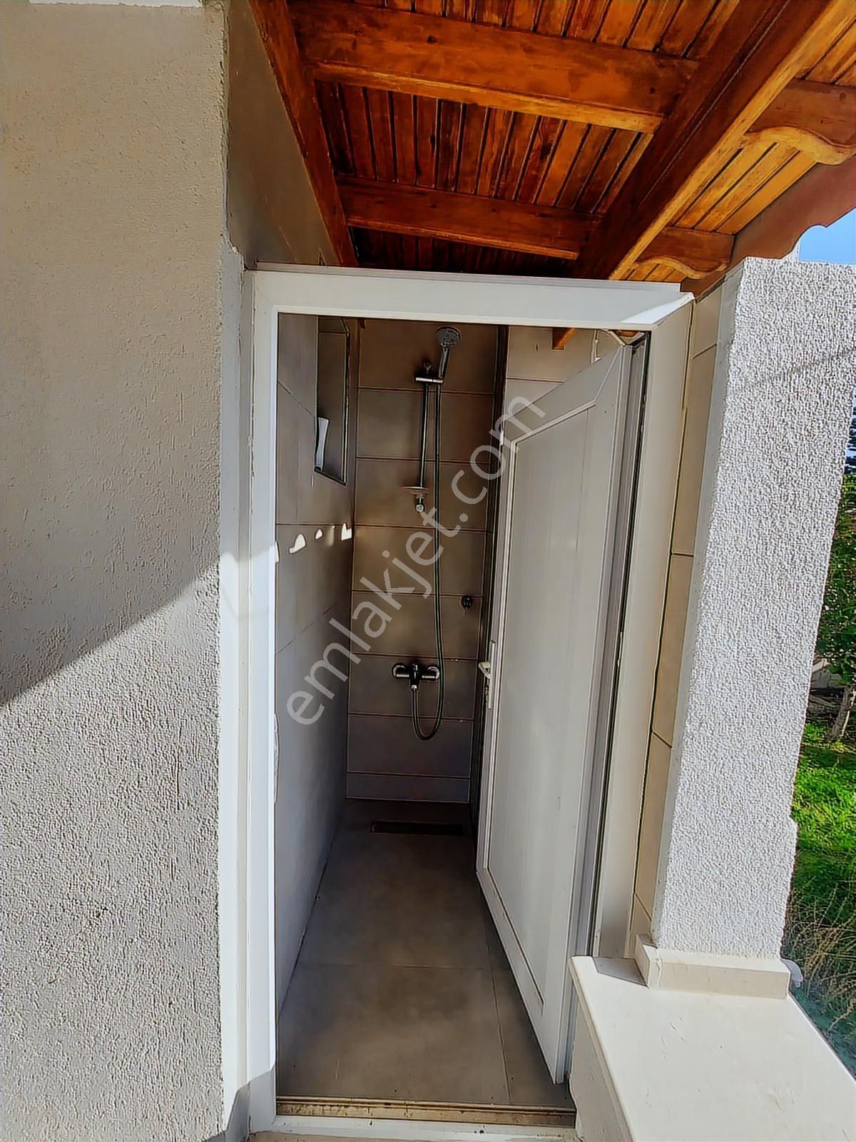 Çeşme Yalı Mahallesi Satılık Villa - 3 Cepheli - Denize 300 M - Görsel 33