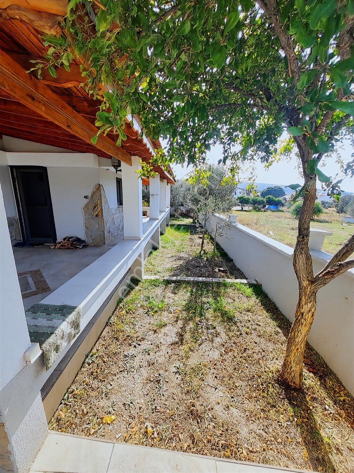 Çeşme Yalı'da Müstakil Bahçeli Satılık 4+1 Villa (denize Yakın) - Görsel 14