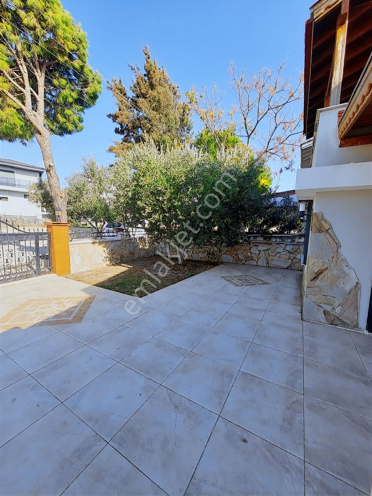 Çeşme Yalı'da Müstakil Bahçeli Satılık 4+1 Villa (denize Yakın) - Görsel 12